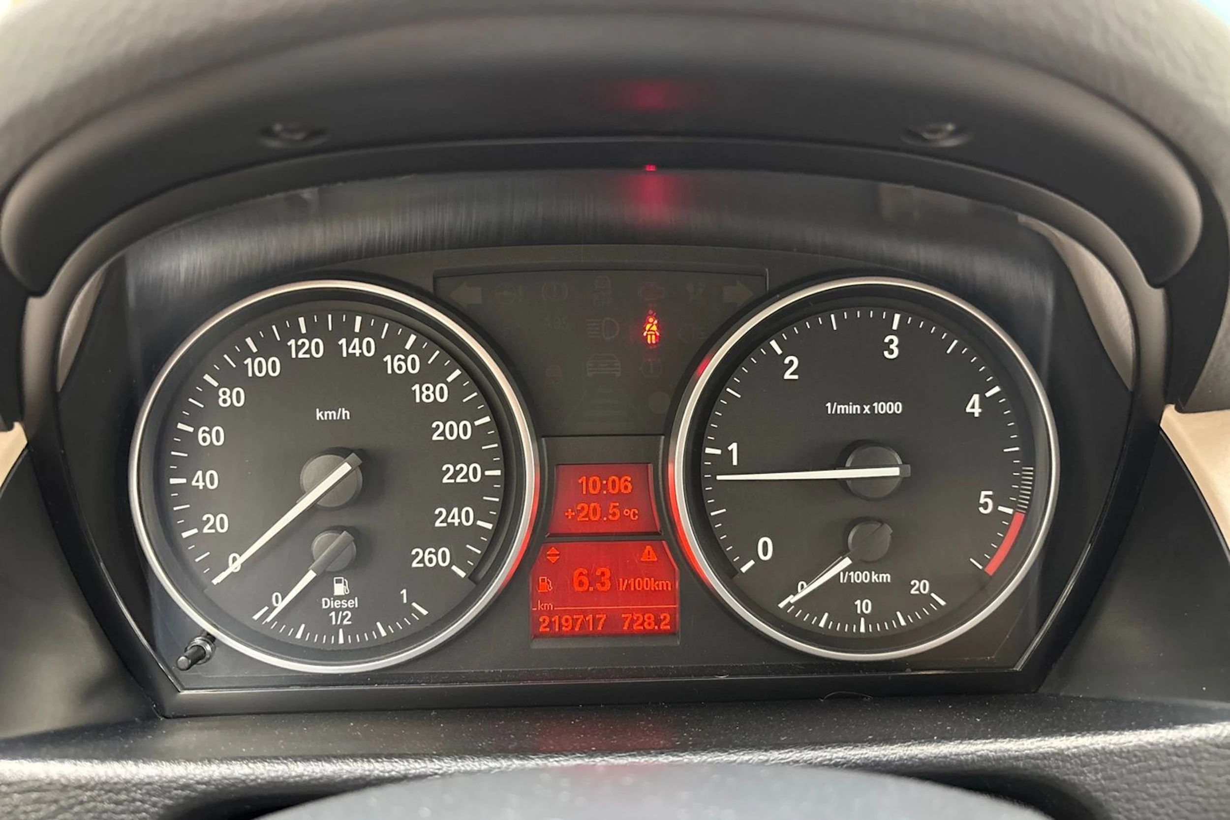 oranssi BMW X1 2012 kuva 18.