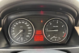 oranssi BMW X1 2012 kuva 18.