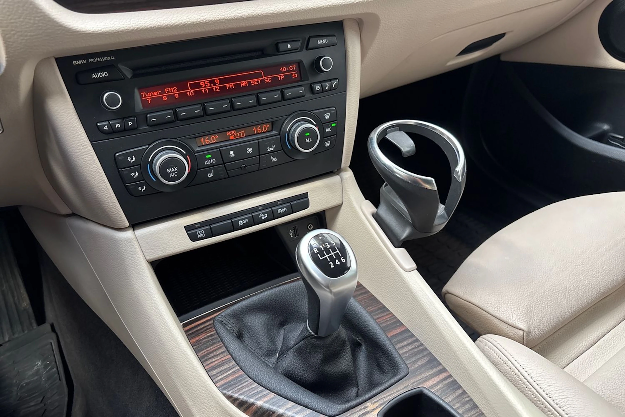 oranssi BMW X1 2012 kuva 19.