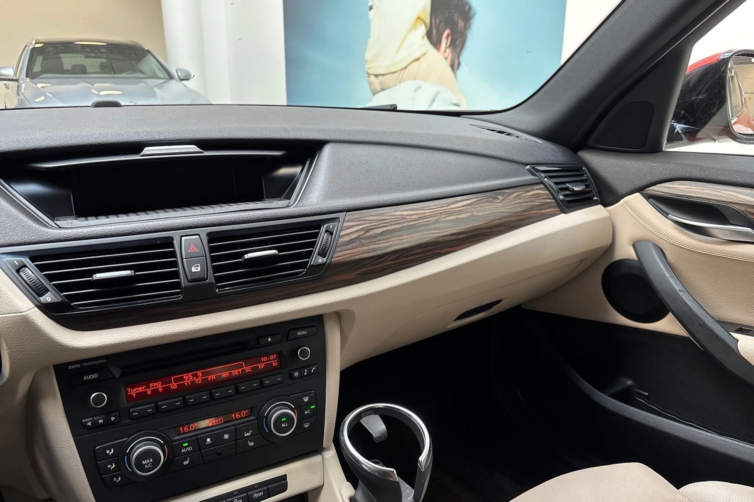 oranssi BMW X1 2012 kuva 20.