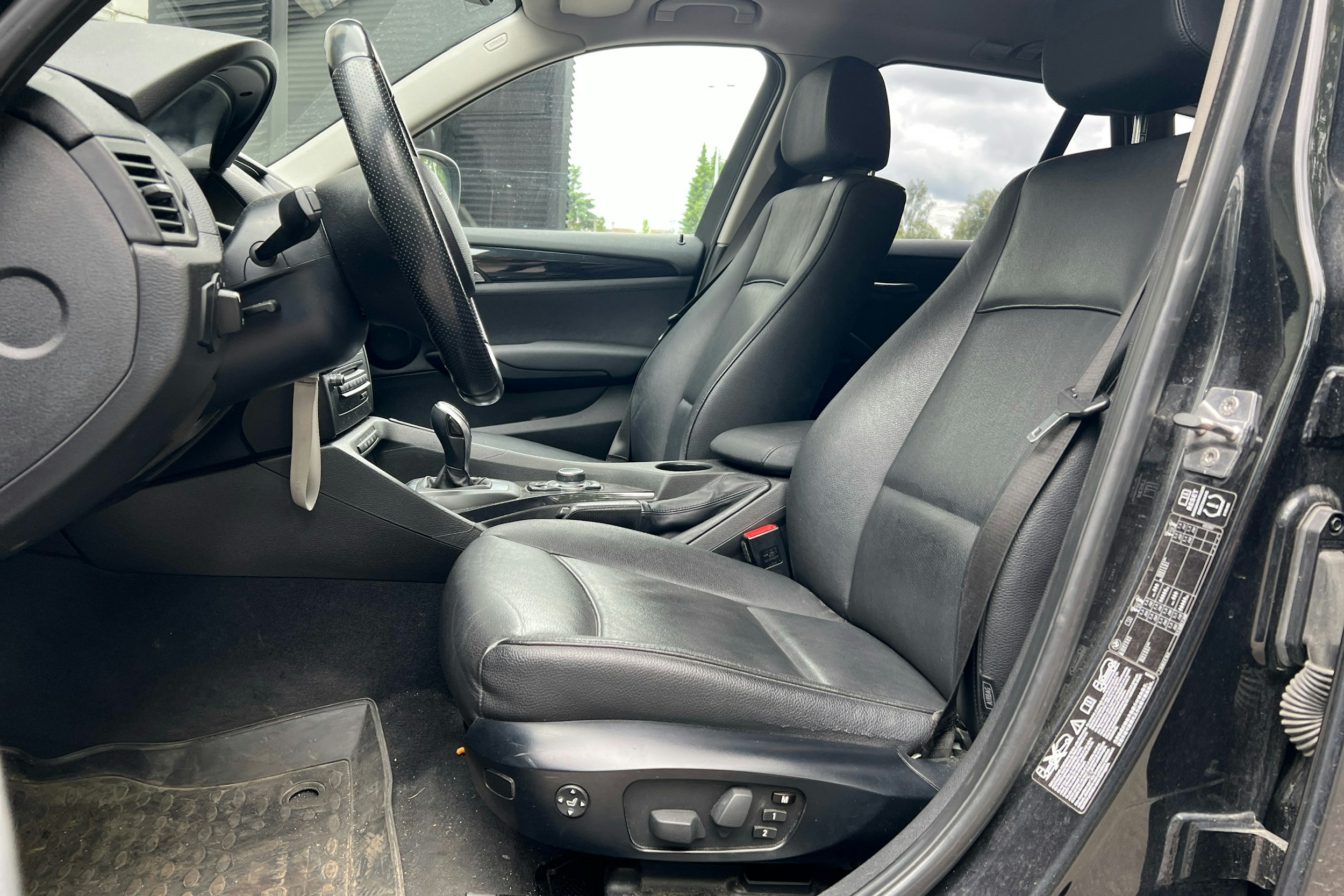 musta BMW X1 2012 kuva 3.