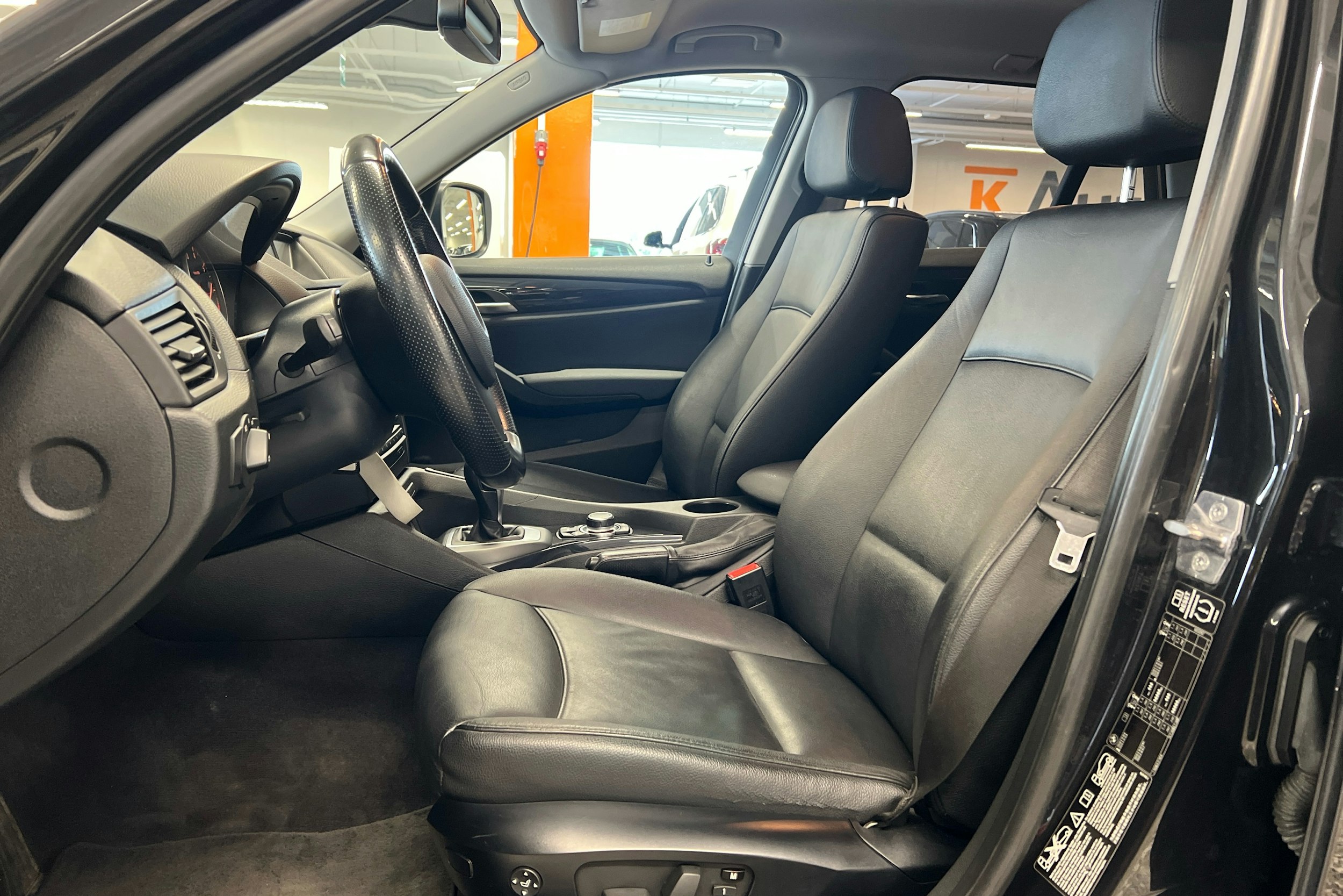 musta BMW X1 2012 kuva 6.
