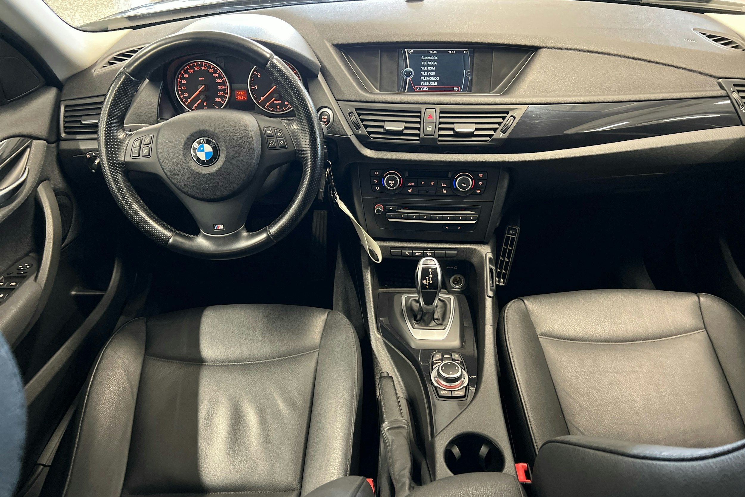 musta BMW X1 2012 kuva 7.