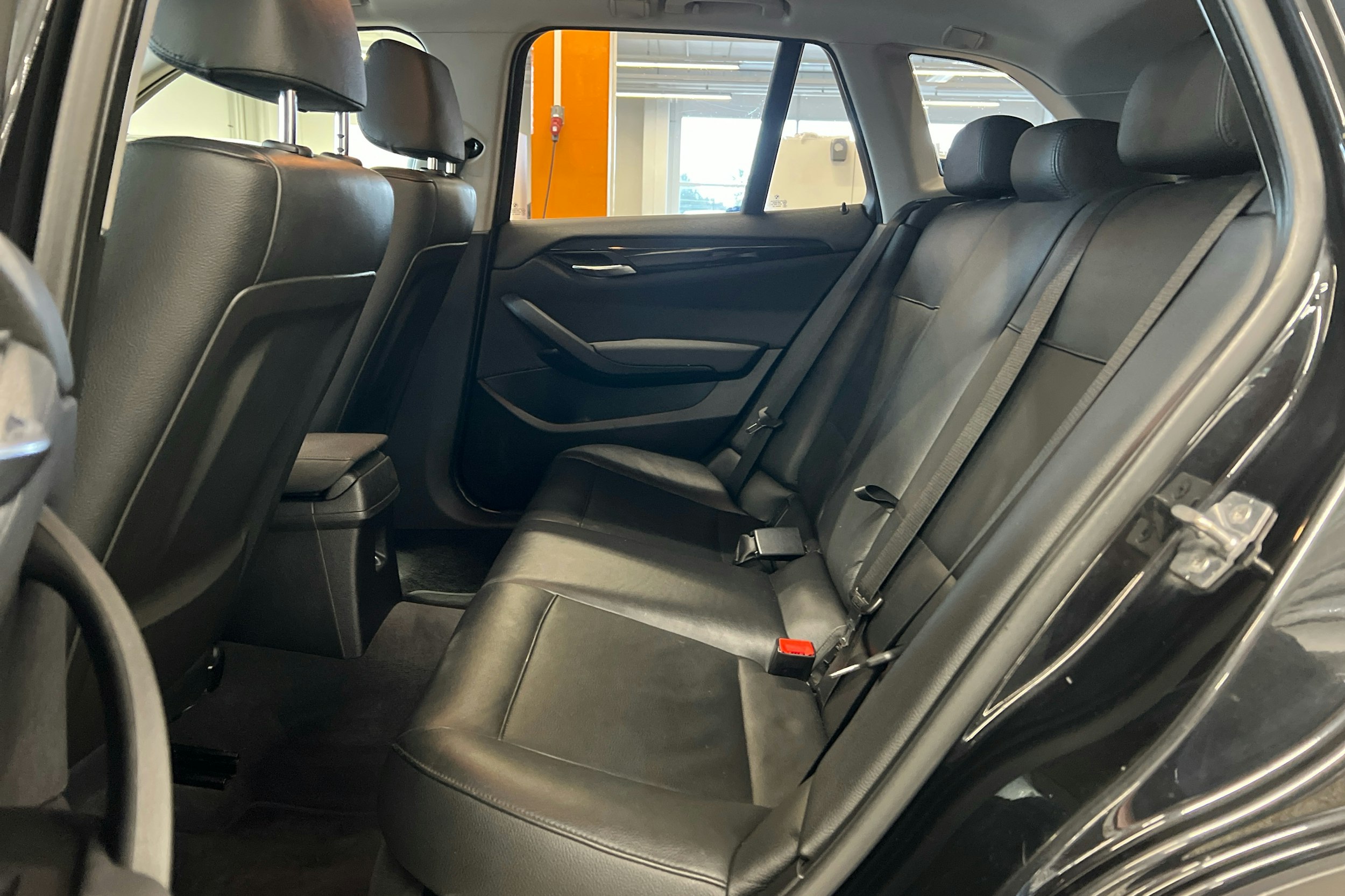 musta BMW X1 2012 kuva 8.
