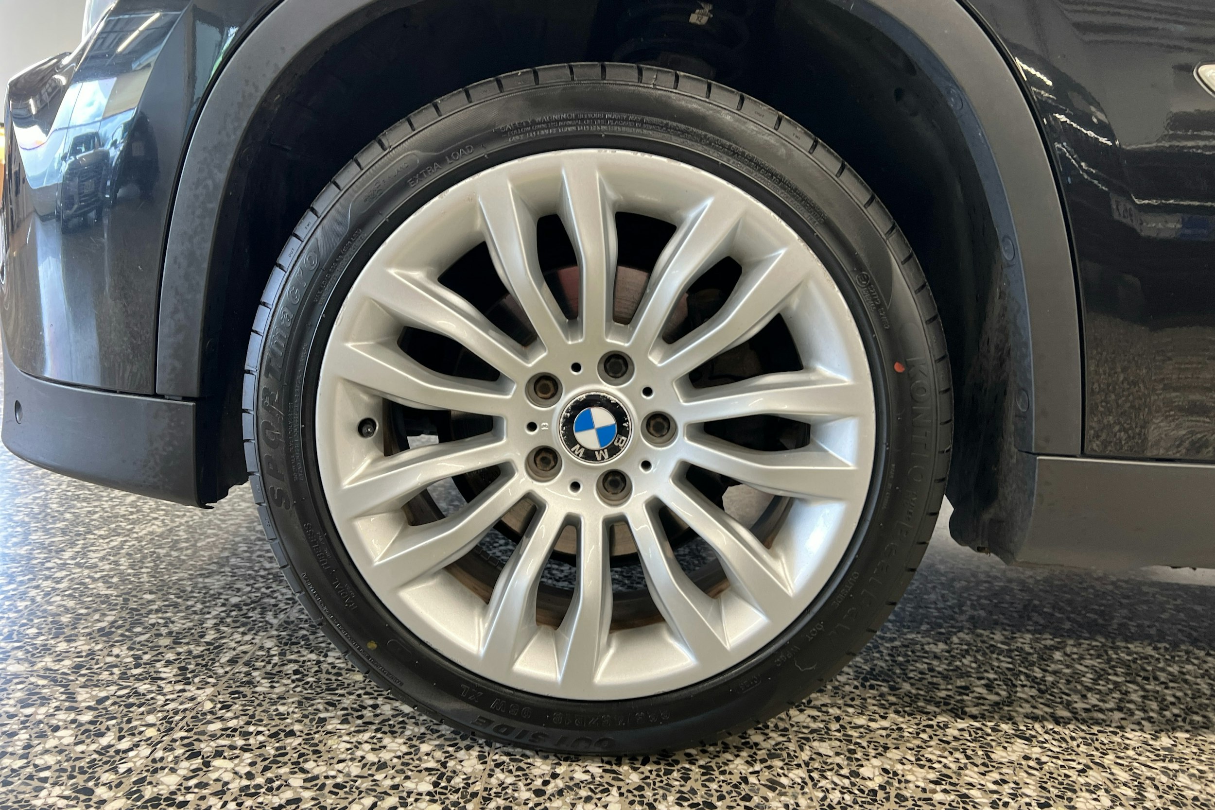 musta BMW X1 2012 kuva 9.