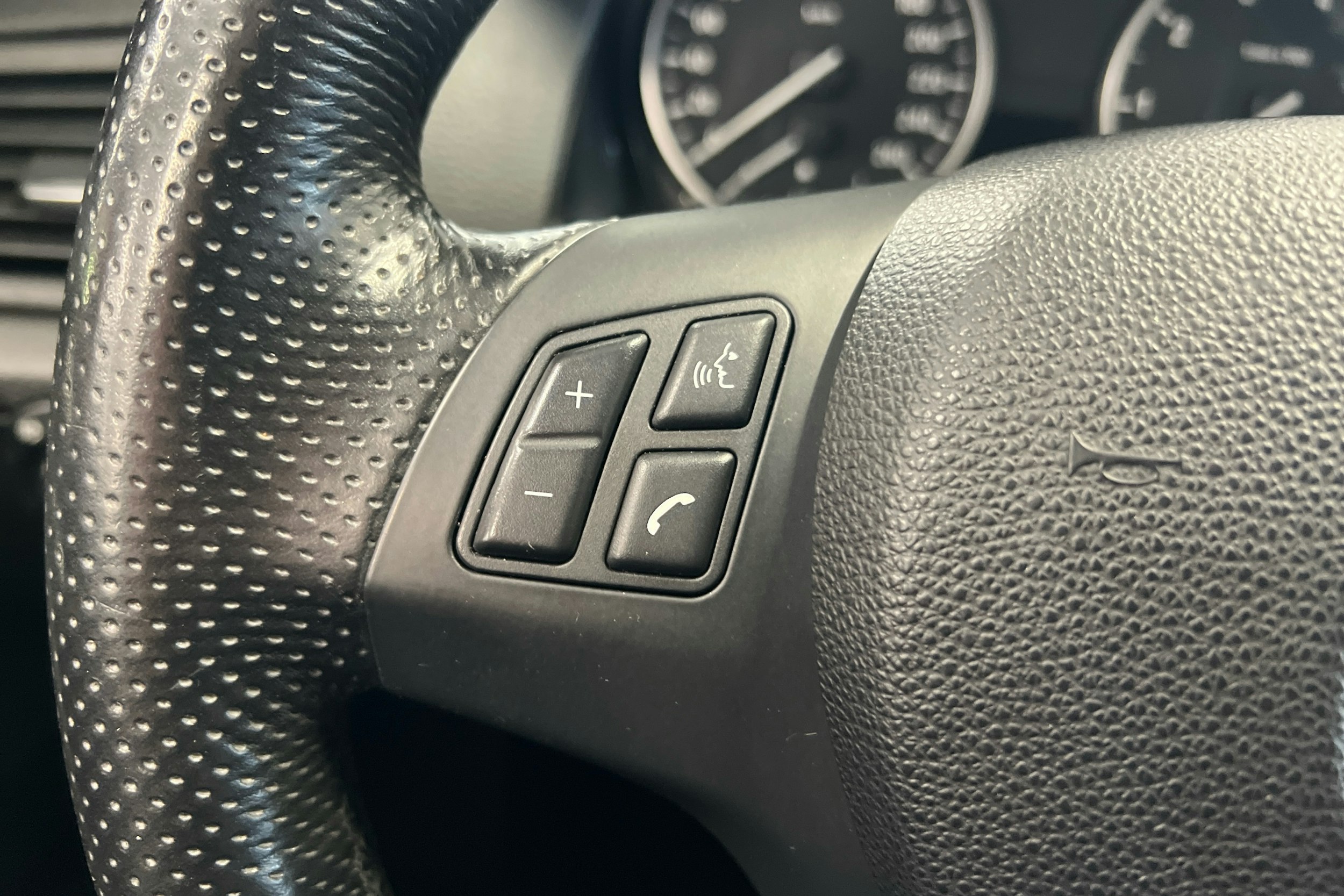musta BMW X1 2012 kuva 12.
