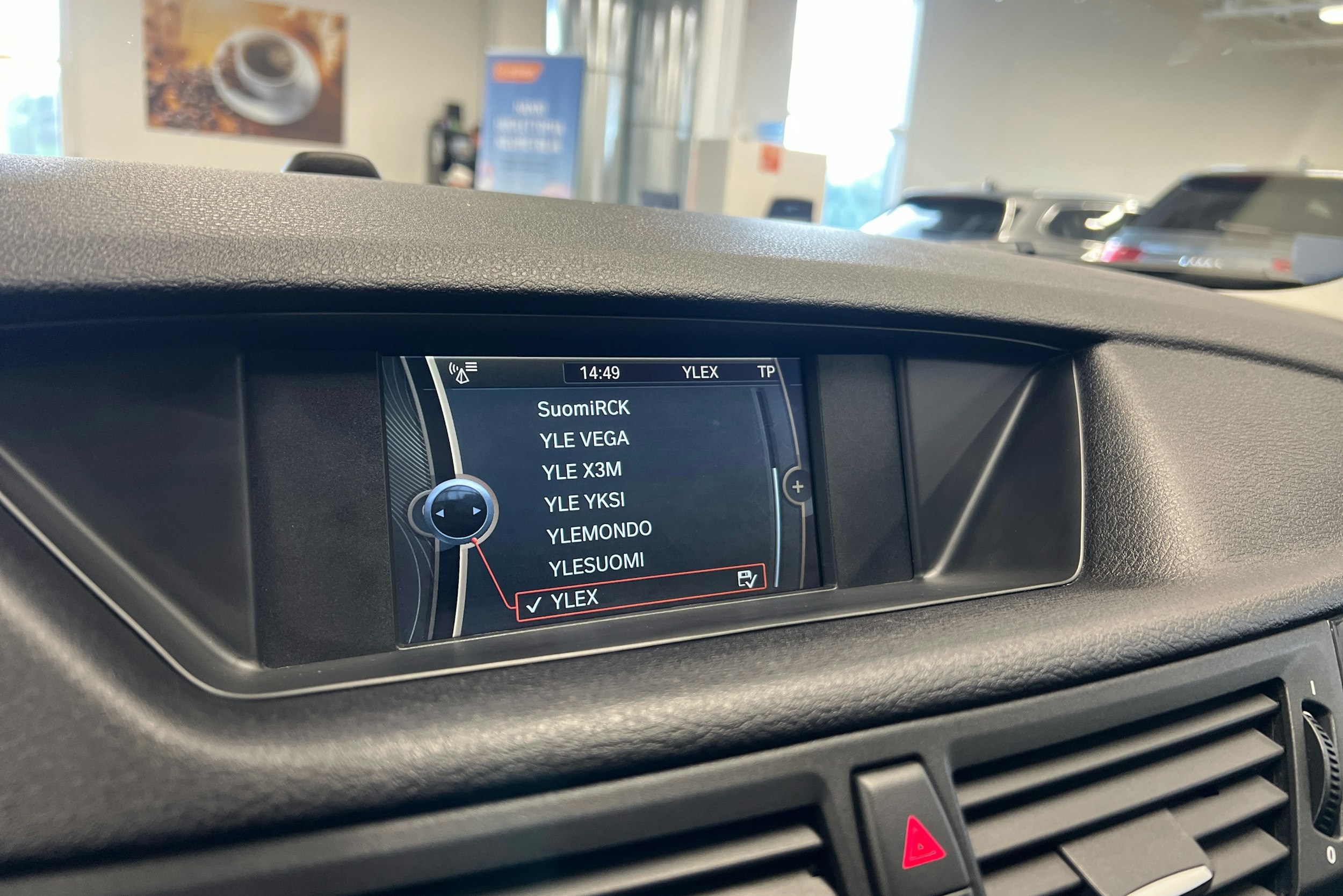 musta BMW X1 2012 kuva 15.