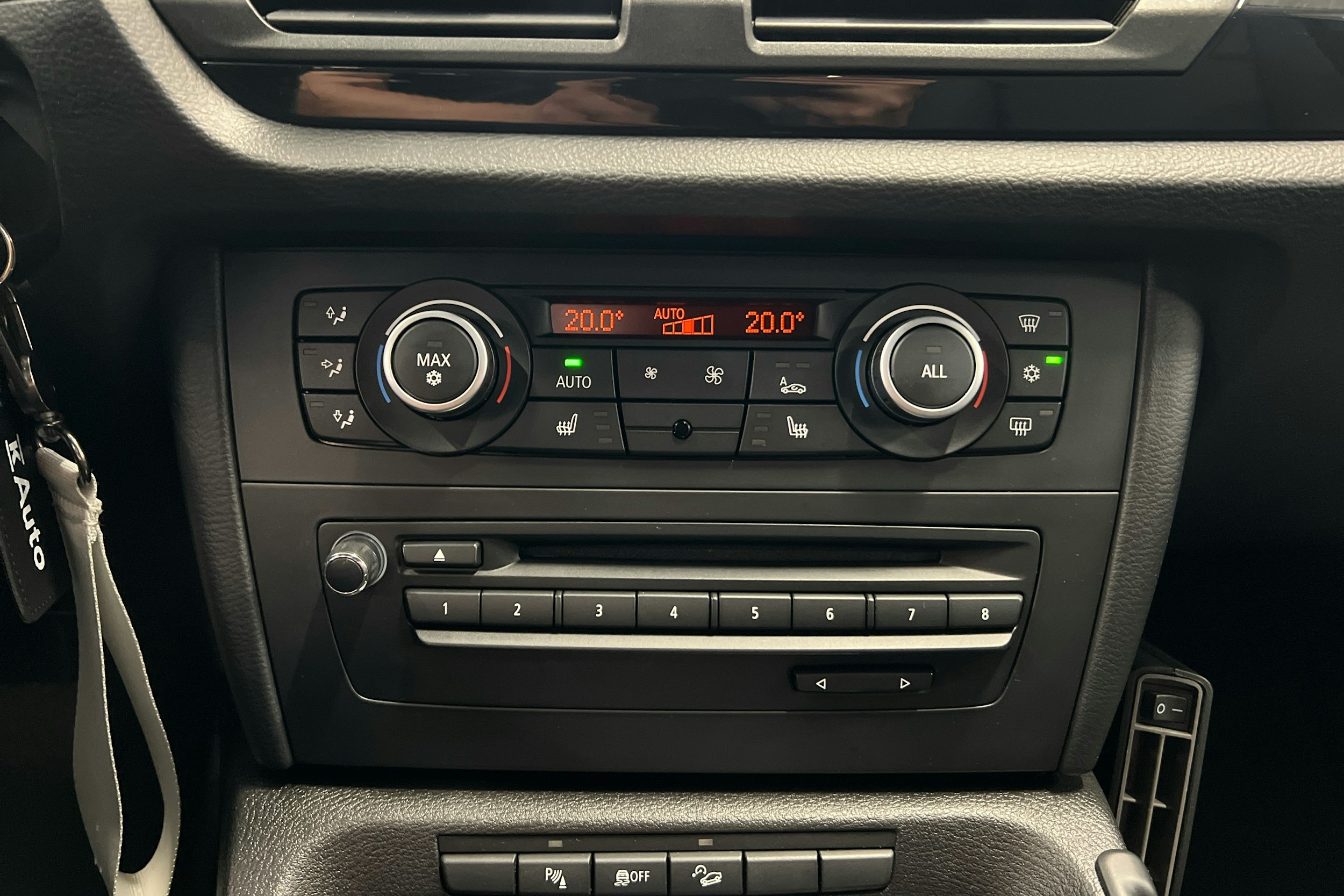 musta BMW X1 2012 kuva 17.