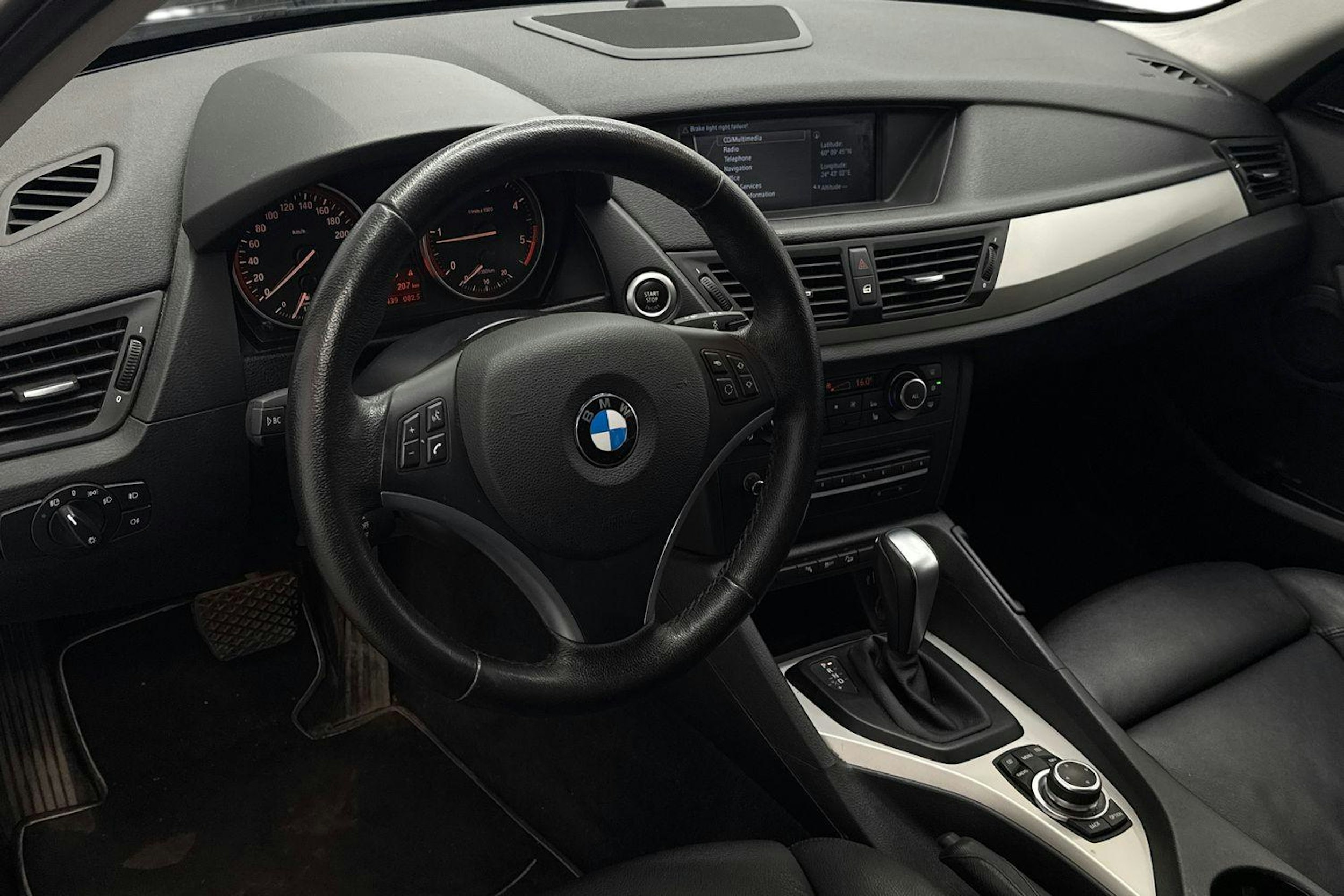 sininen BMW X1 2012 kuva 7.