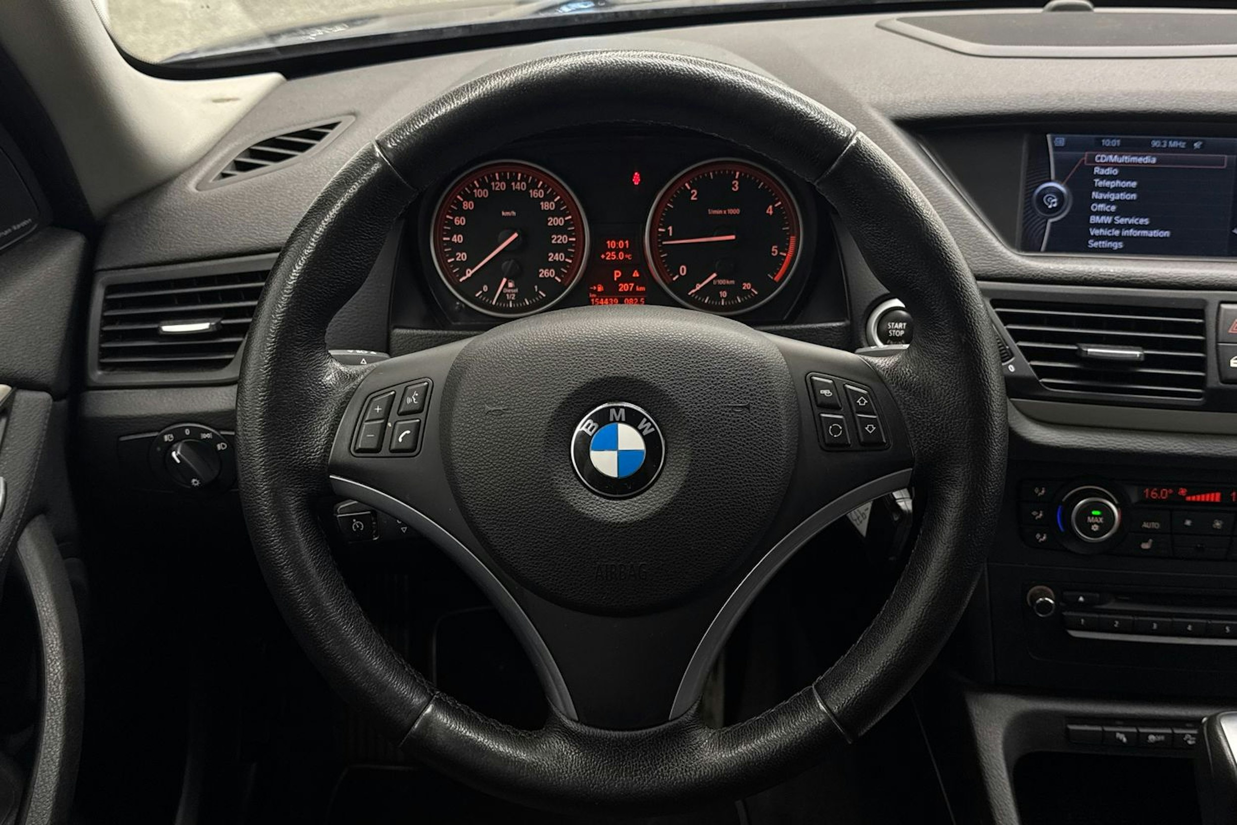 sininen BMW X1 2012 kuva 14.