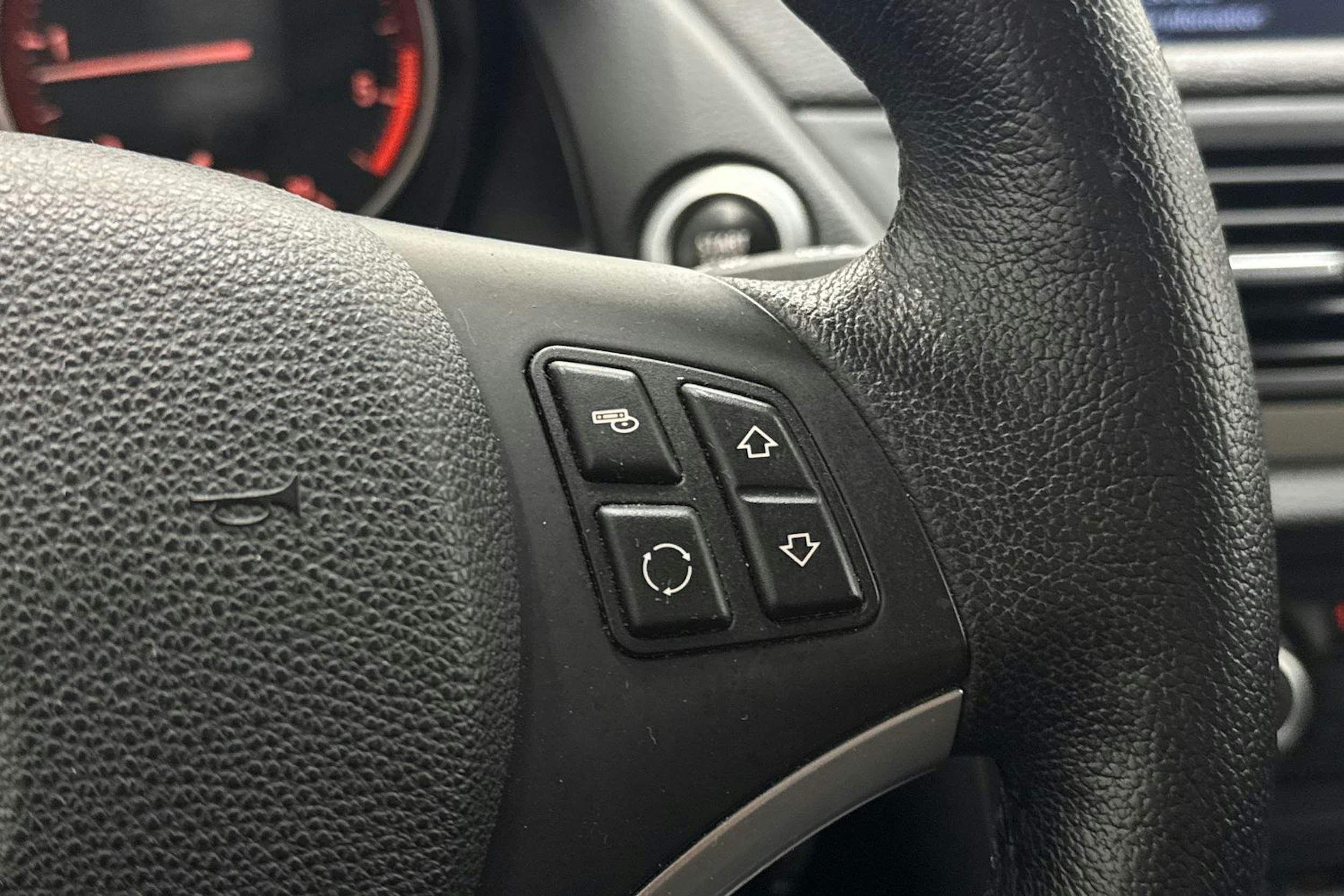 sininen BMW X1 2012 kuva 15.