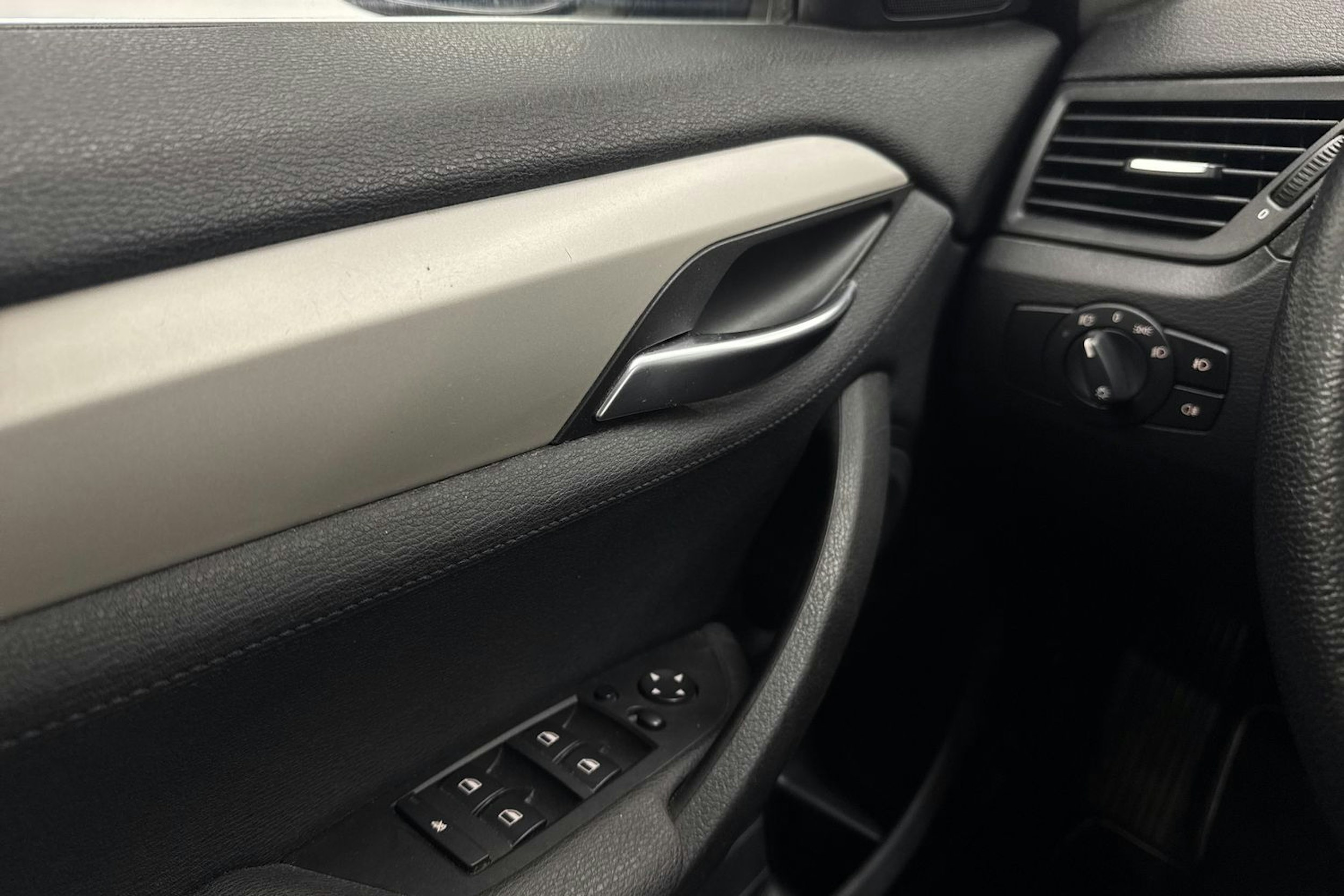 sininen BMW X1 2012 kuva 19.