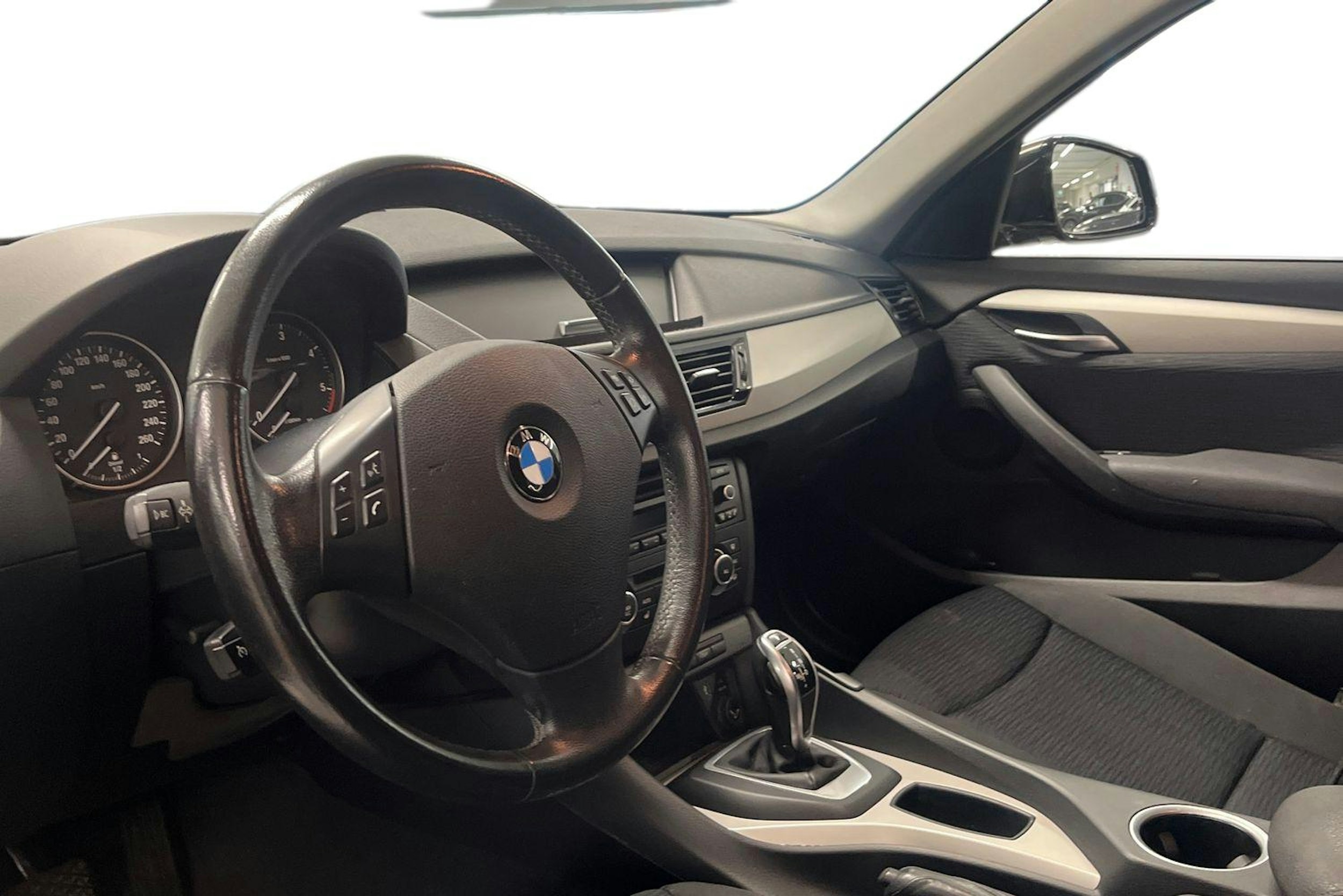 Ruskea (beige) BMW X1 2013 kuva 6.