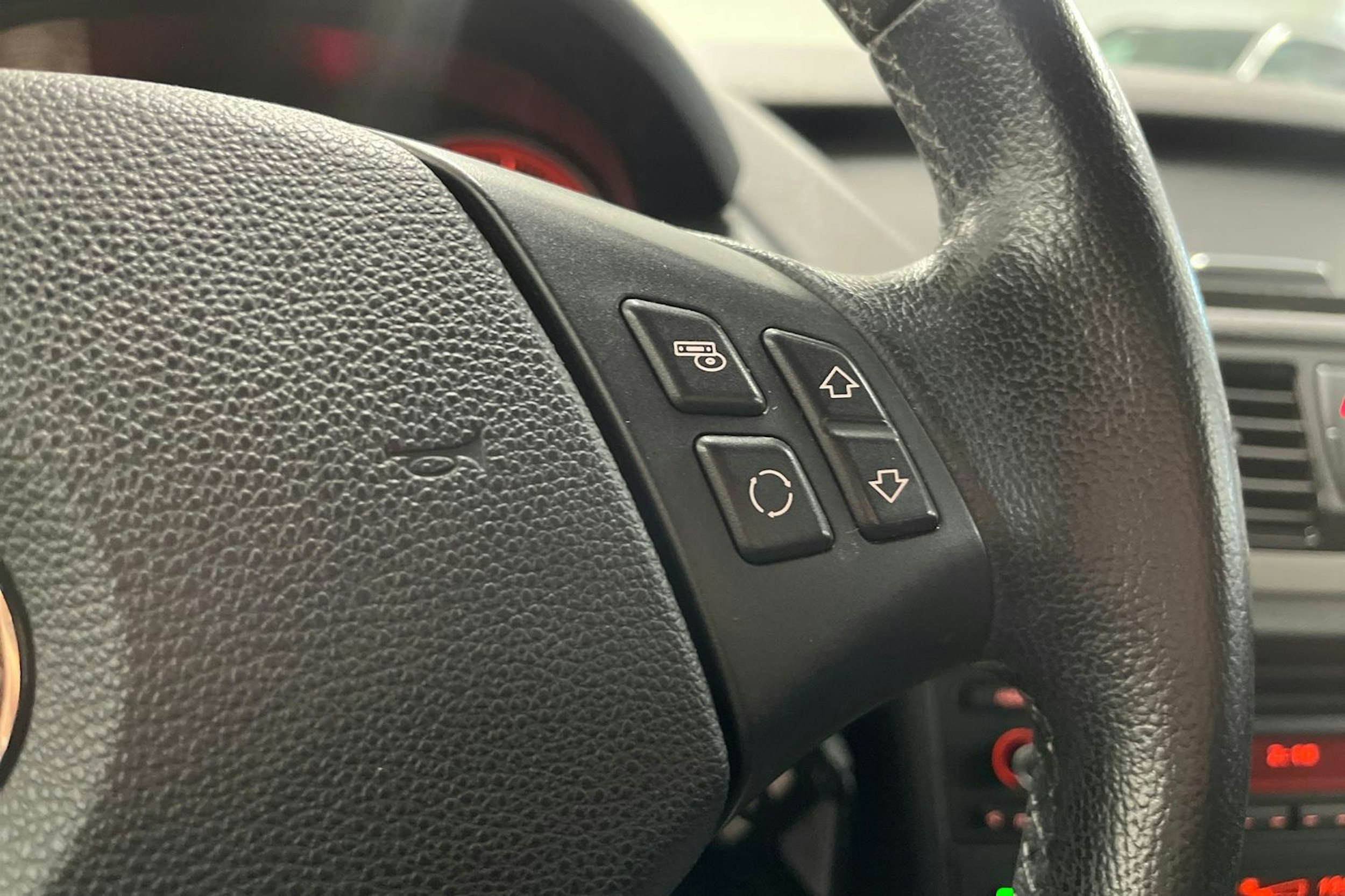 Ruskea (beige) BMW X1 2013 kuva 14.