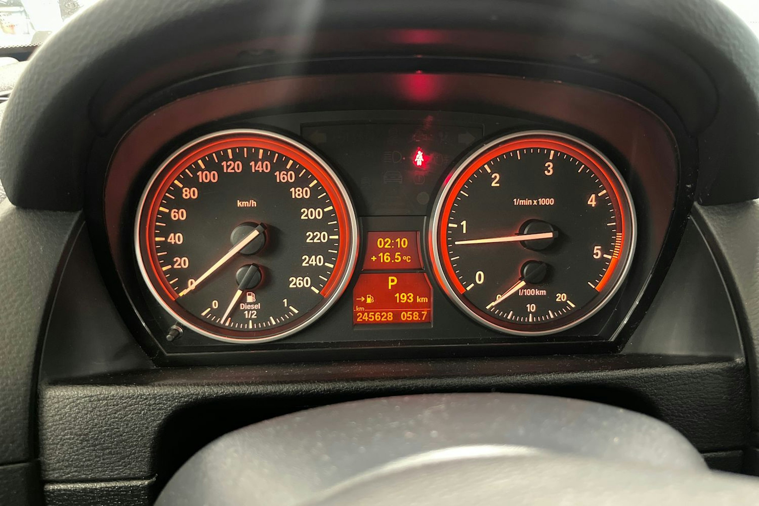 Ruskea (beige) BMW X1 2013 kuva 17.