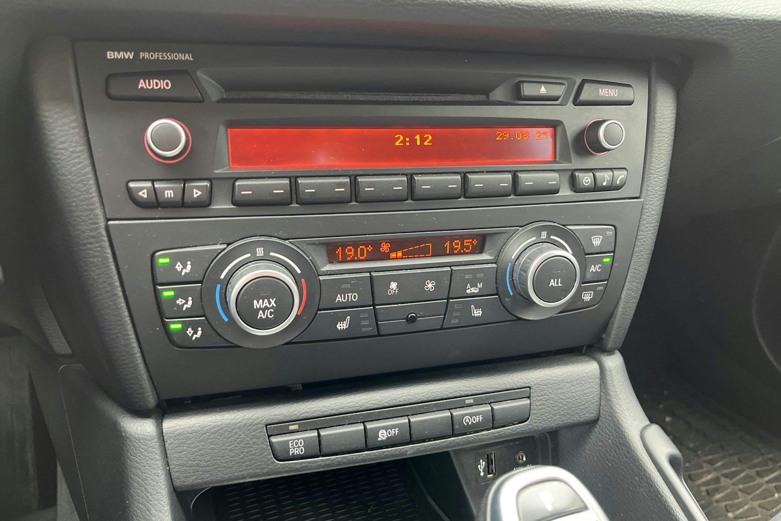 Ruskea (beige) BMW X1 2013 kuva 18.