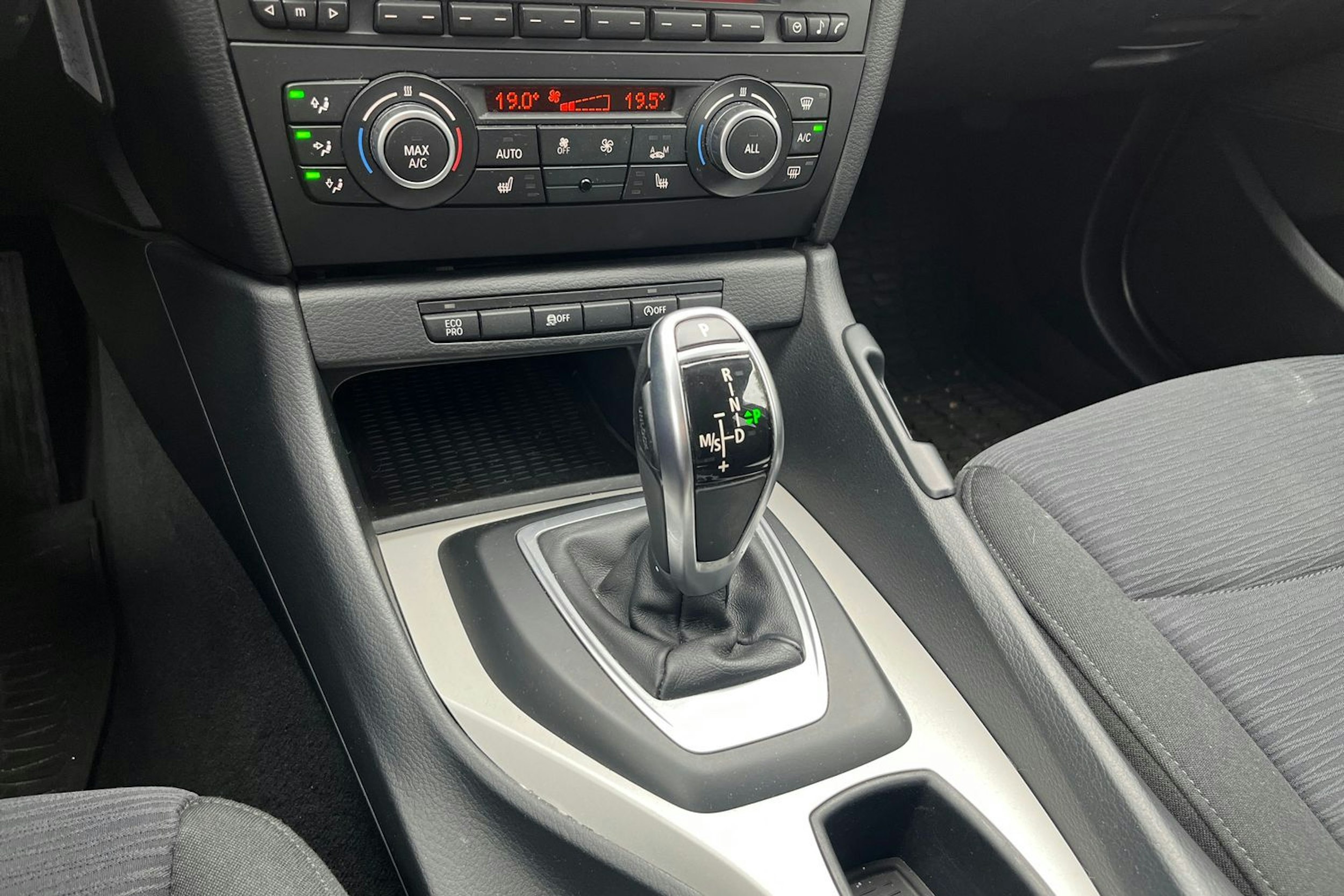 Ruskea (beige) BMW X1 2013 kuva 19.