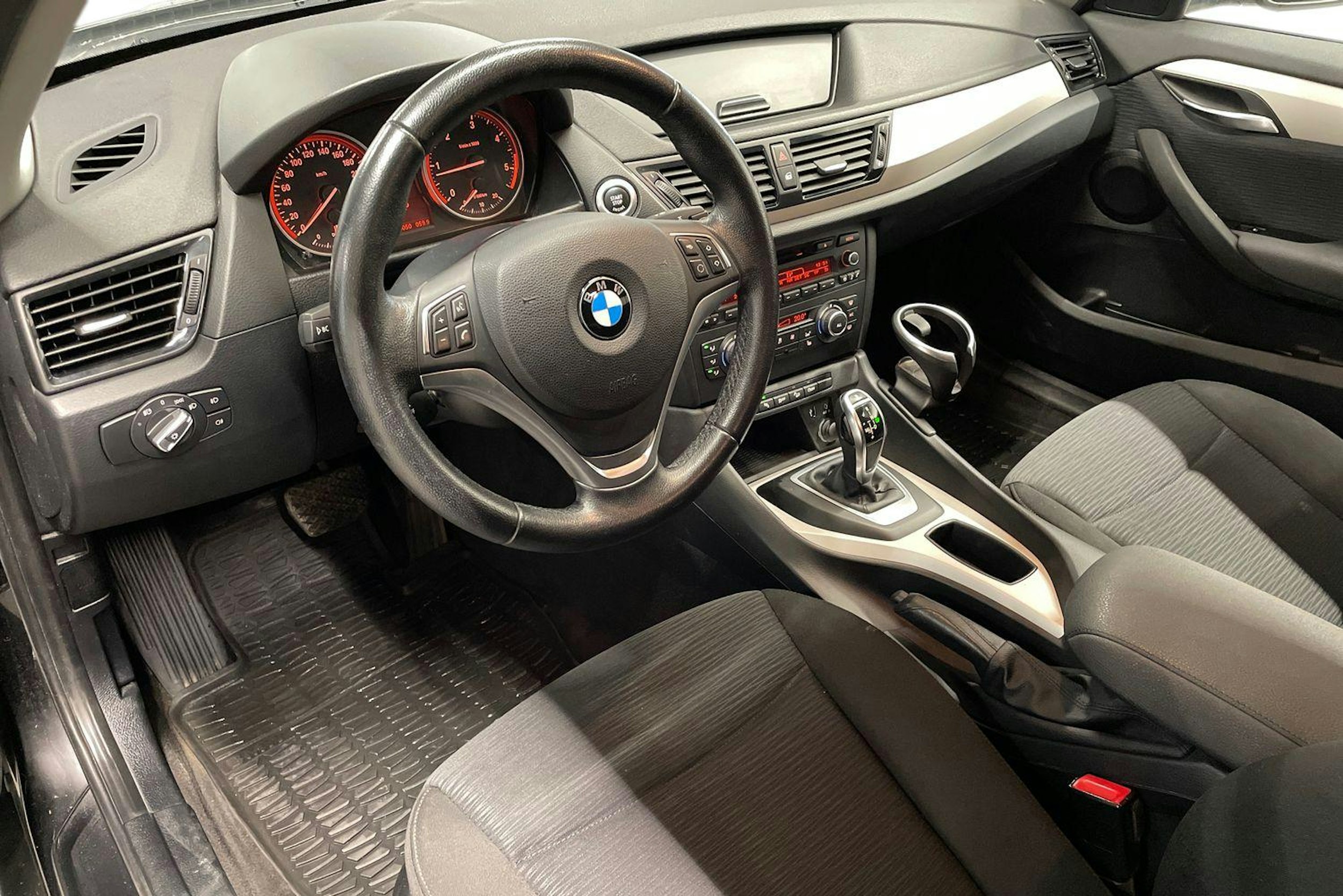 musta BMW X1 2013 kuva 7.