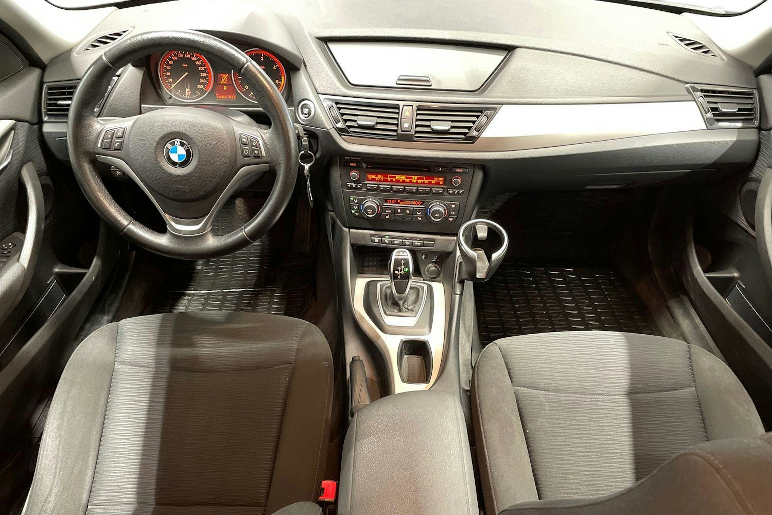 musta BMW X1 2013 kuva 9.
