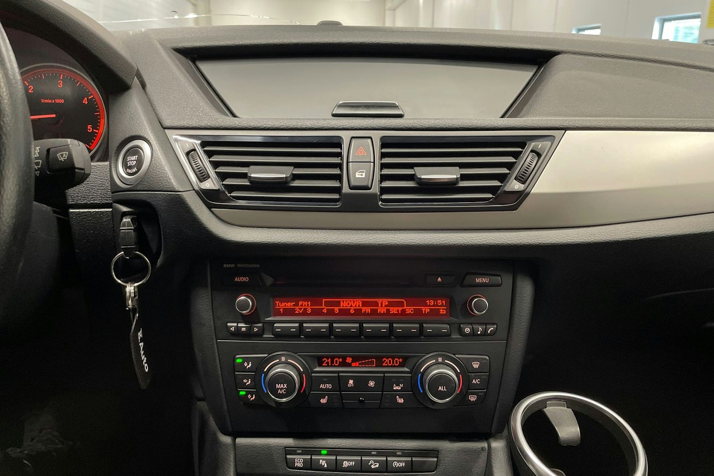 musta BMW X1 2013 kuva 17.