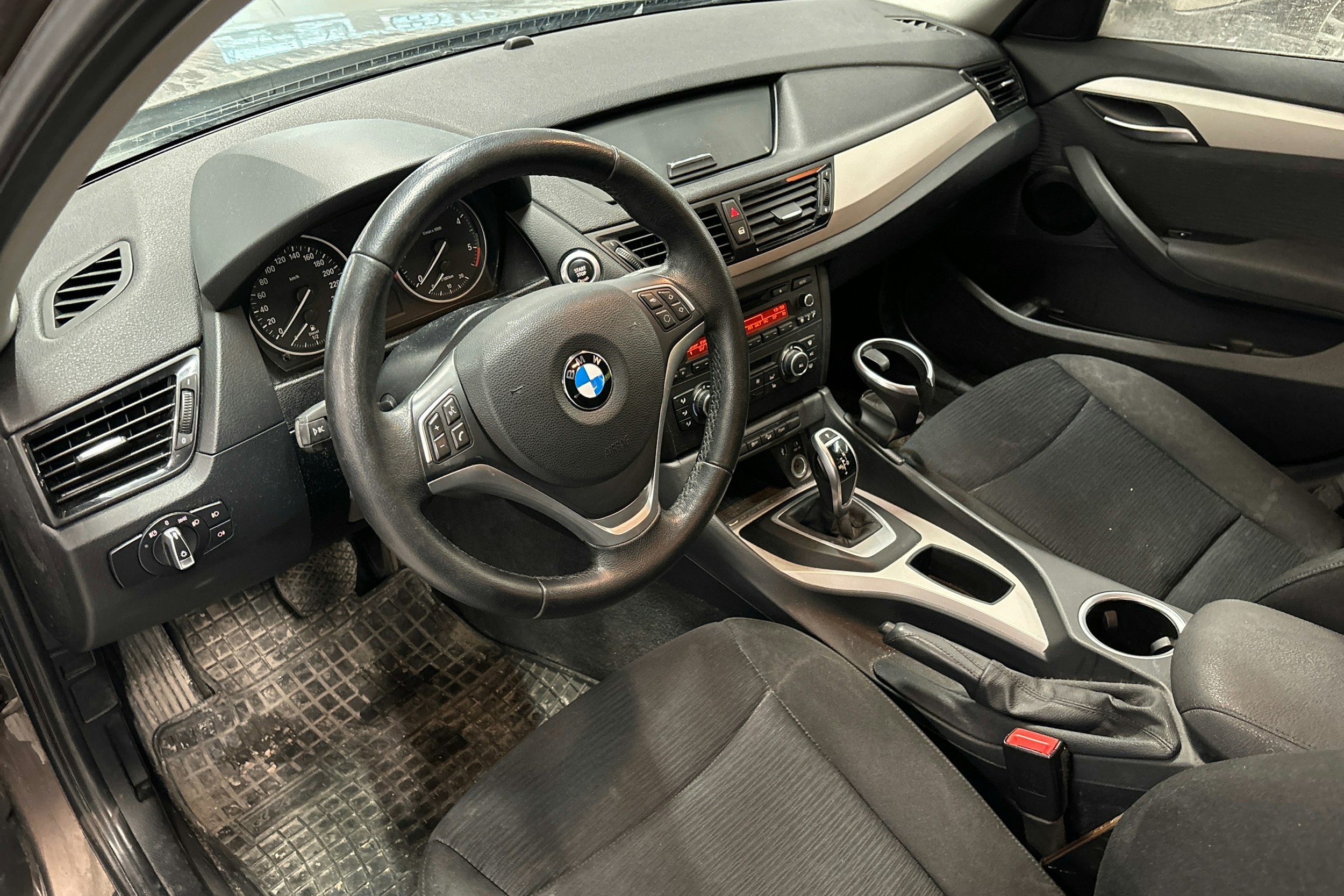 ruskea (beige) BMW X1 2014 kuva 3.