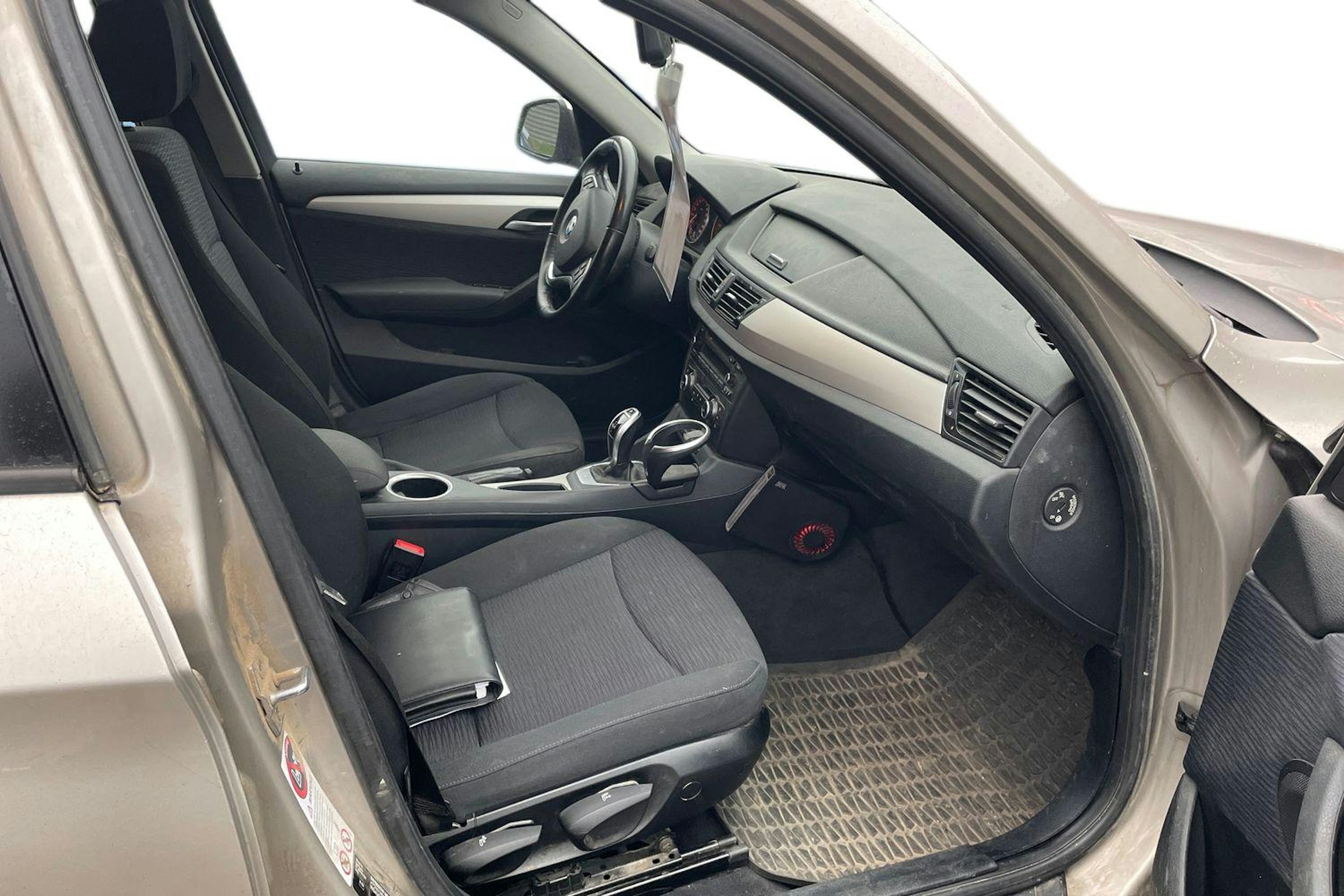 Harmaa BMW X1 2014 kuva 3.