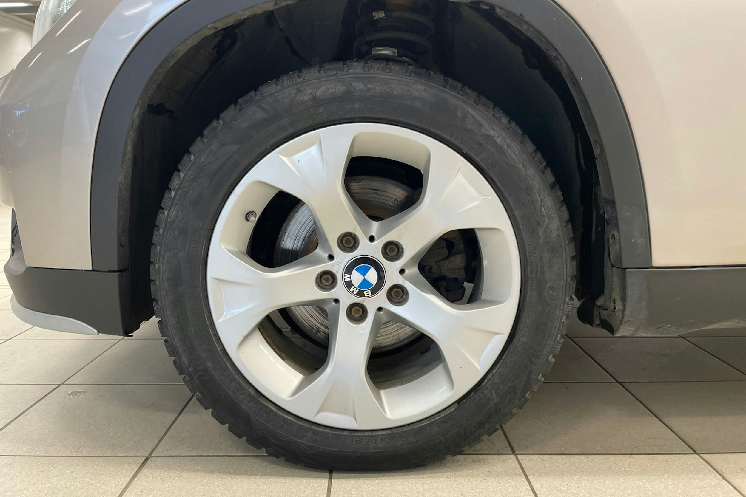 Harmaa BMW X1 2014 kuva 11.