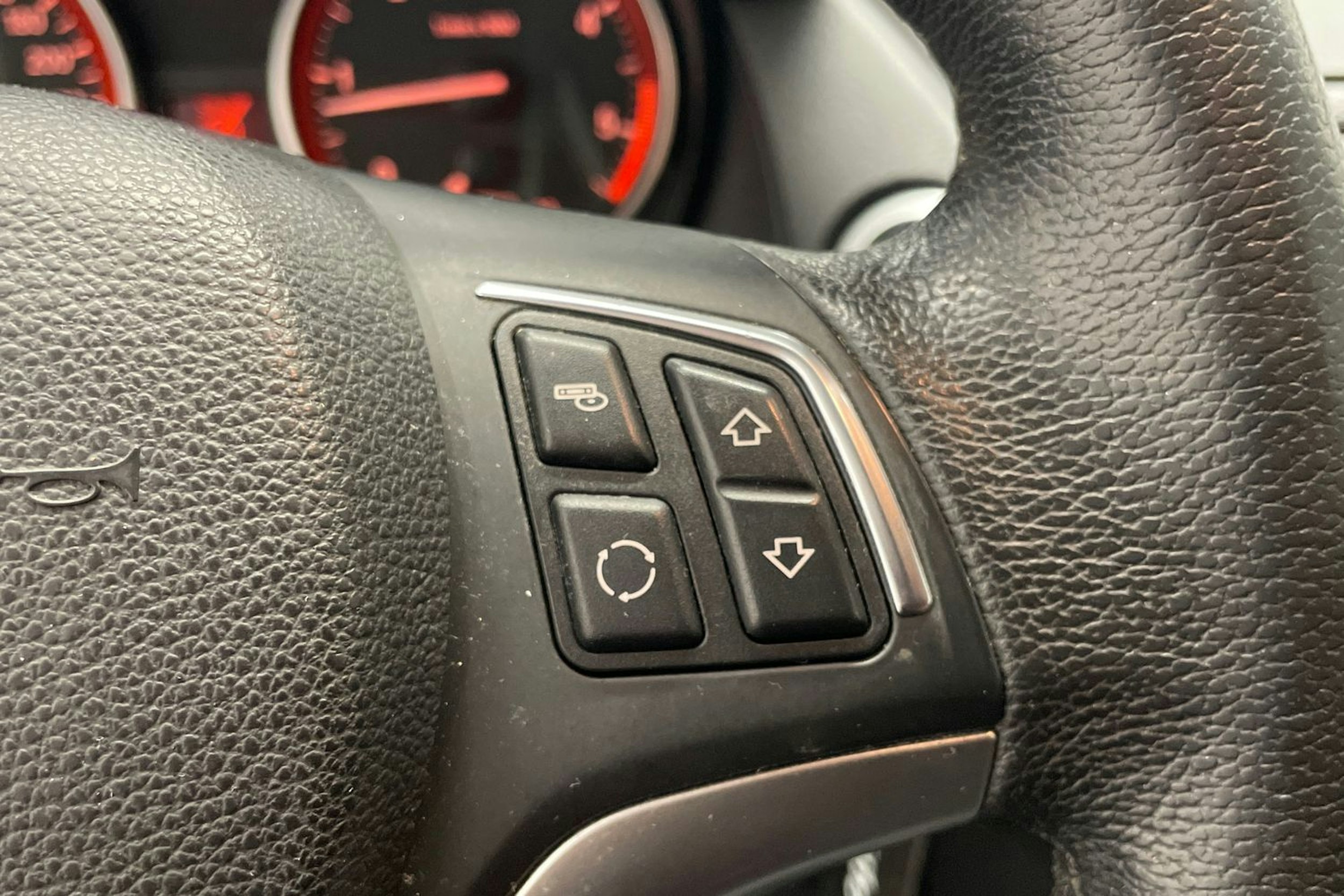 Harmaa BMW X1 2014 kuva 17.