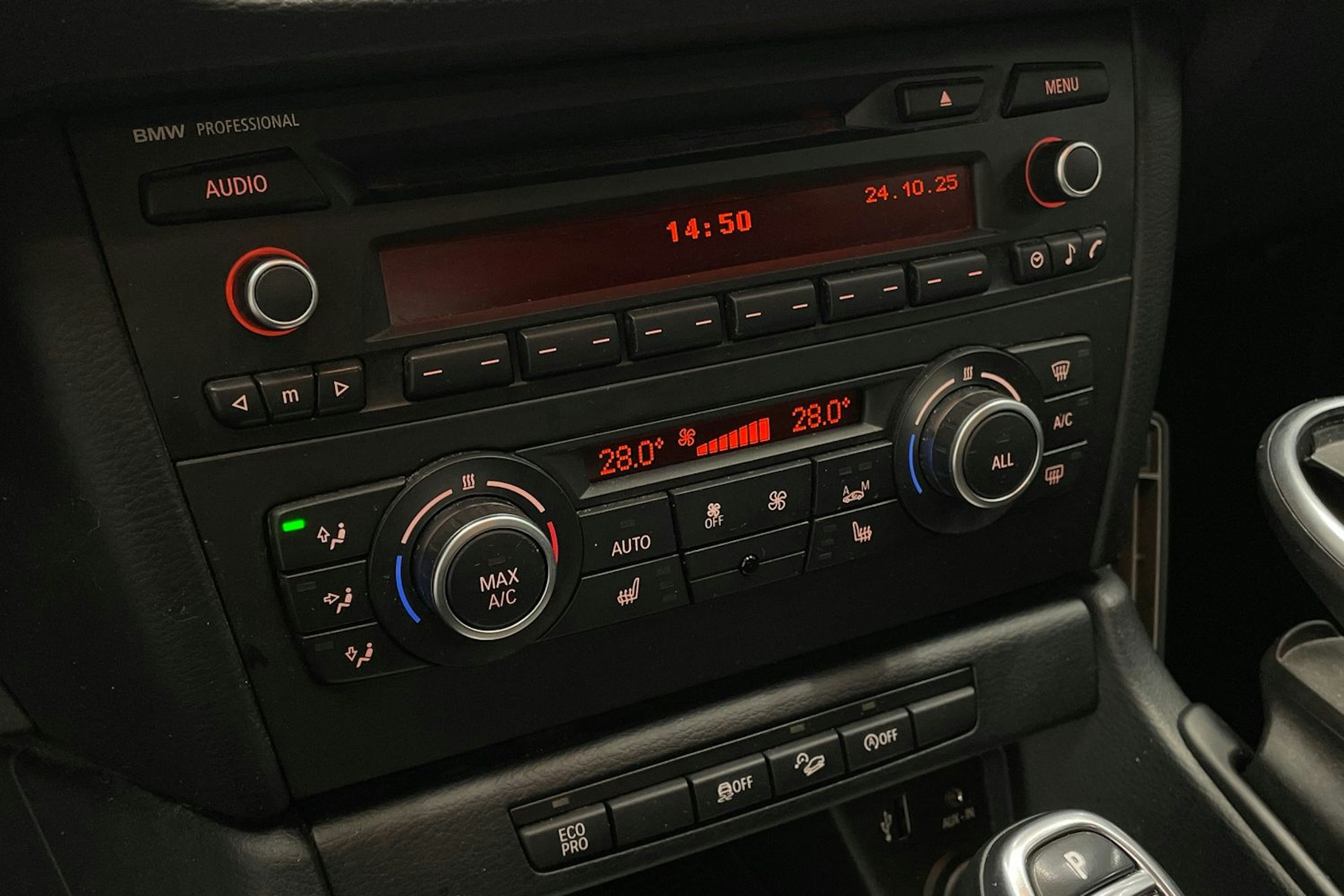 Harmaa BMW X1 2014 kuva 20.