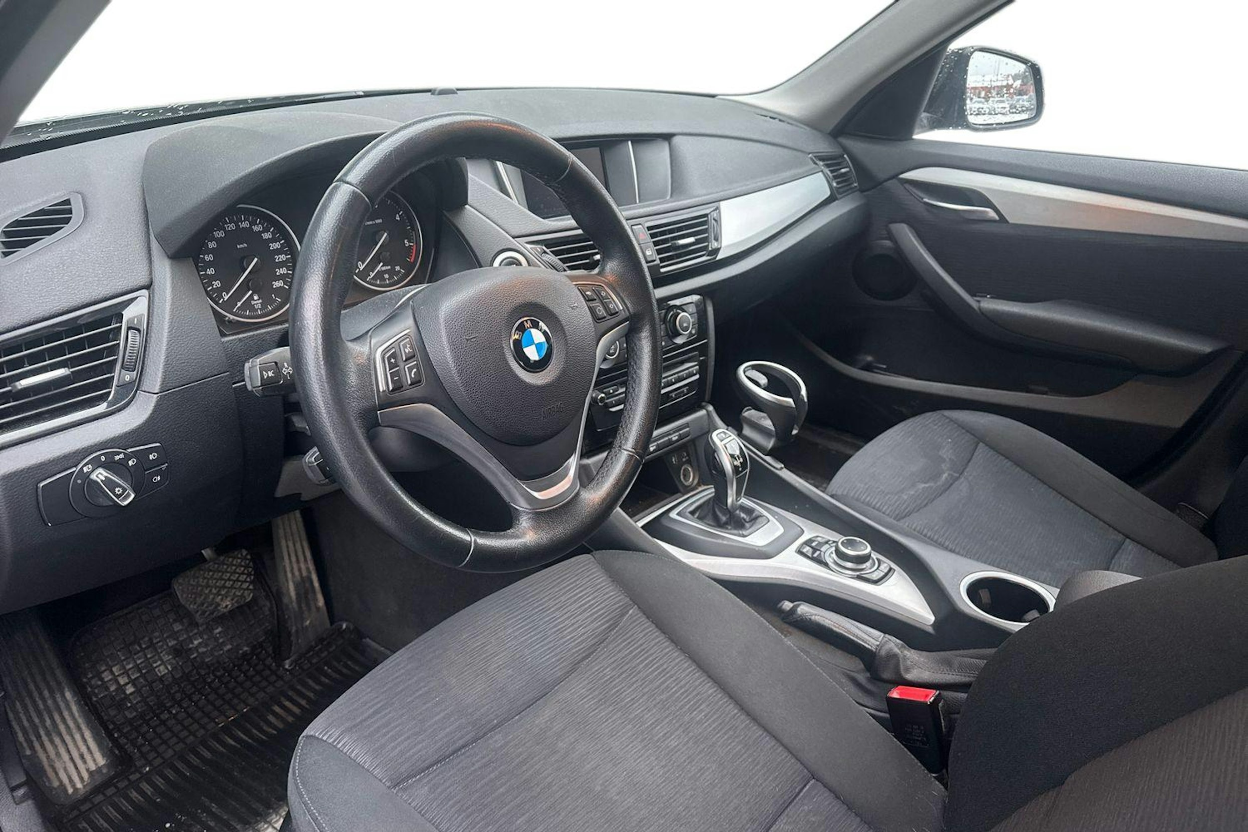 musta BMW X1 2014 kuva 3.