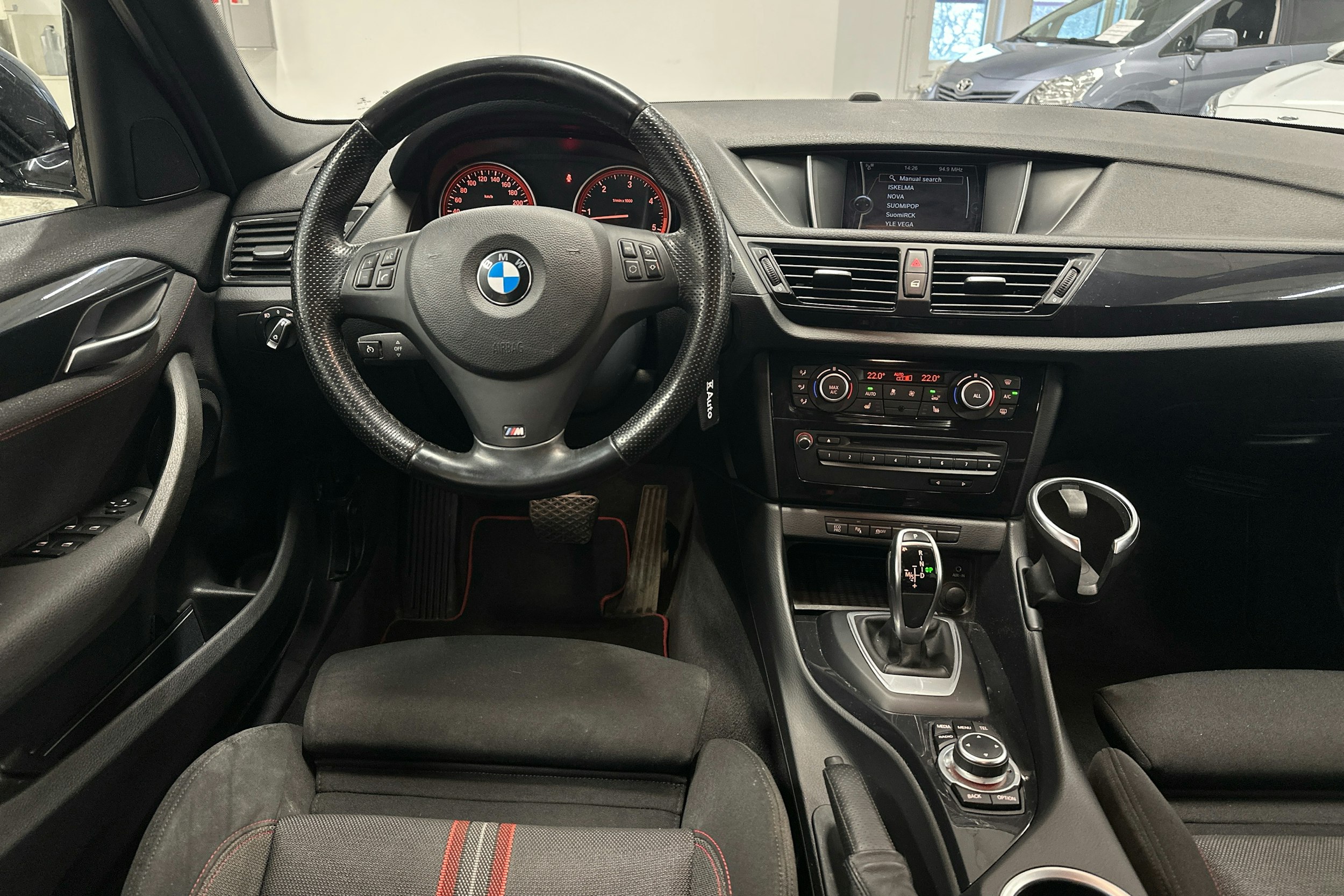 sininen BMW X1 2014 kuva 7.