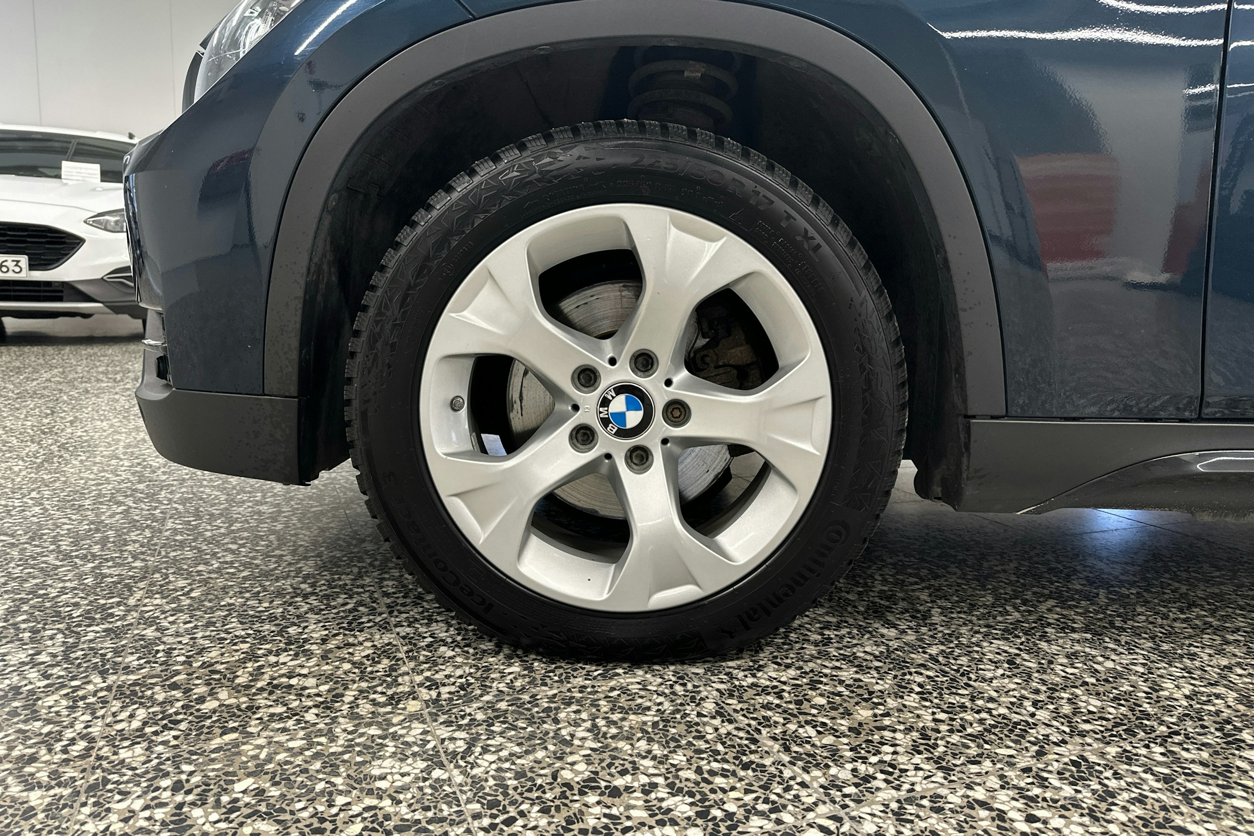 sininen BMW X1 2014 kuva 9.