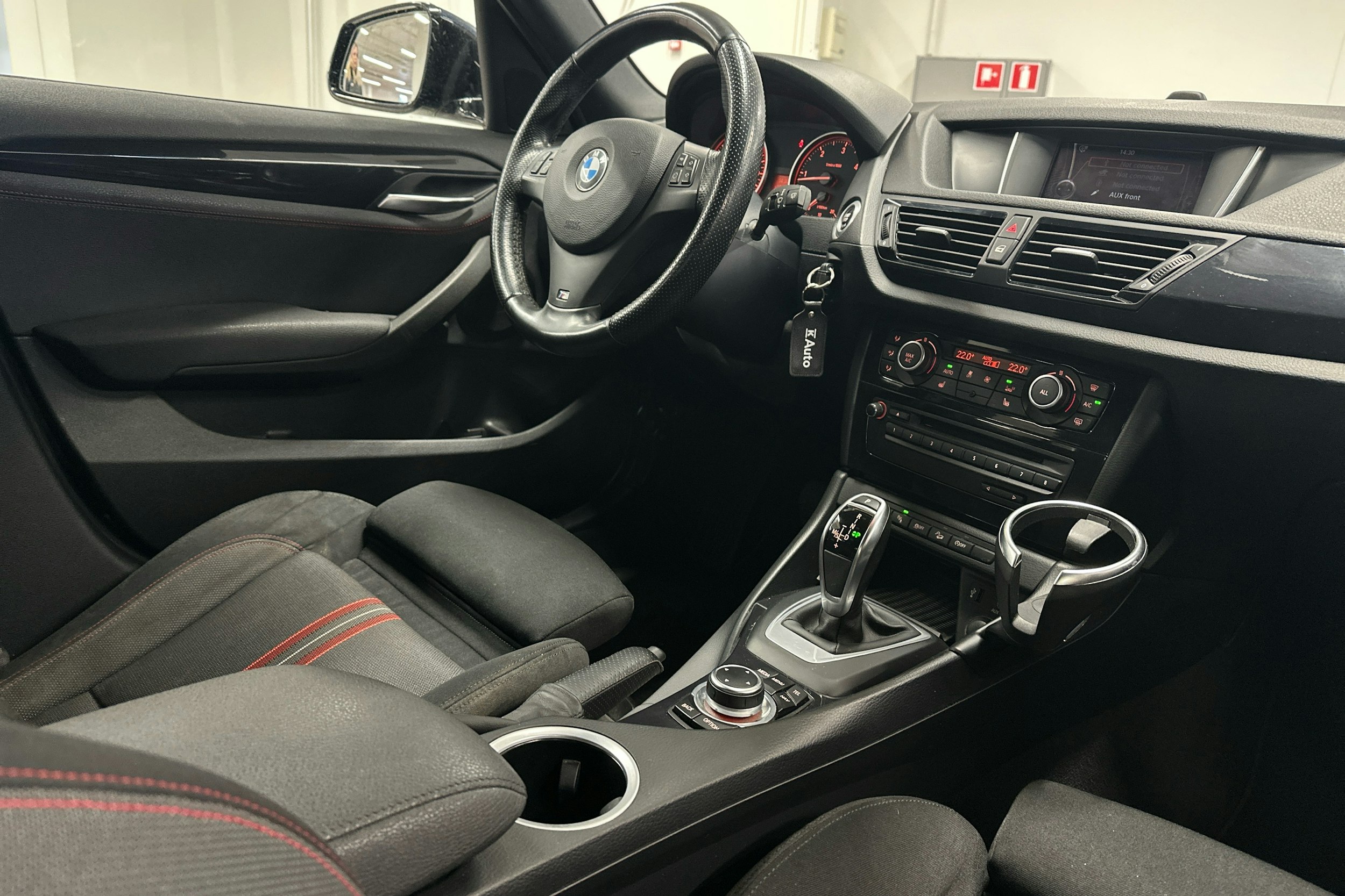 sininen BMW X1 2014 kuva 20.