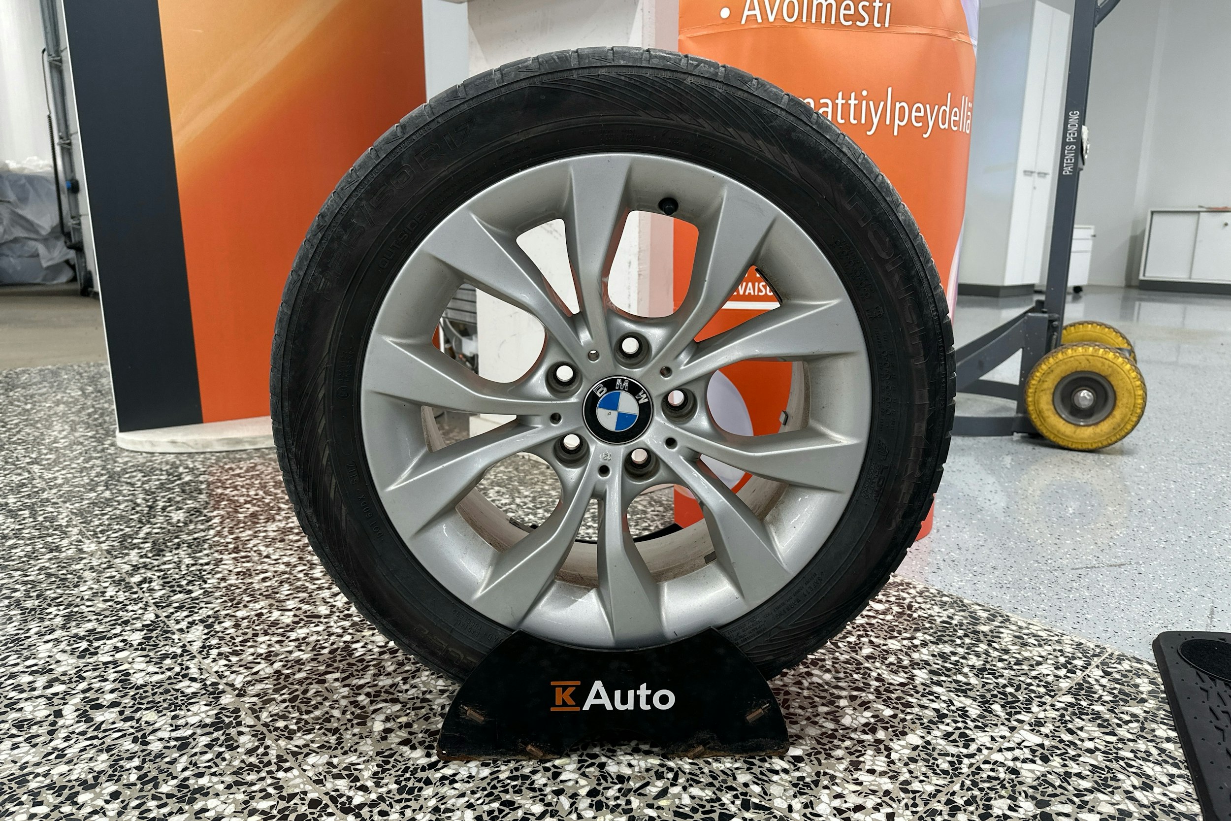 sininen BMW X1 2014 kuva 22.