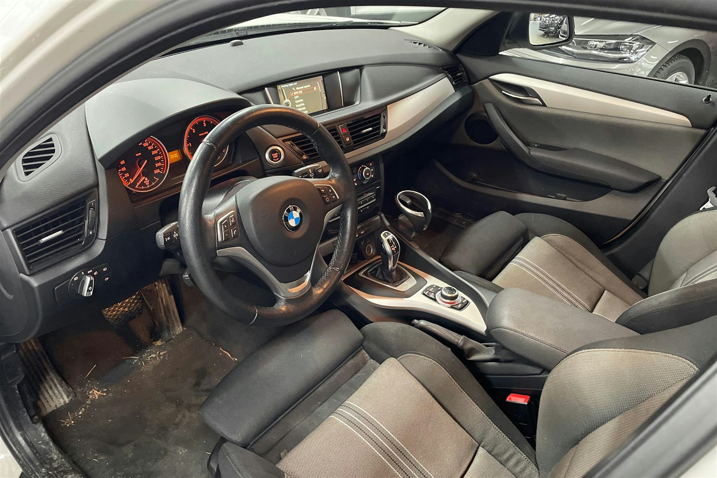 valkoinen BMW X1 2015 kuva 3.