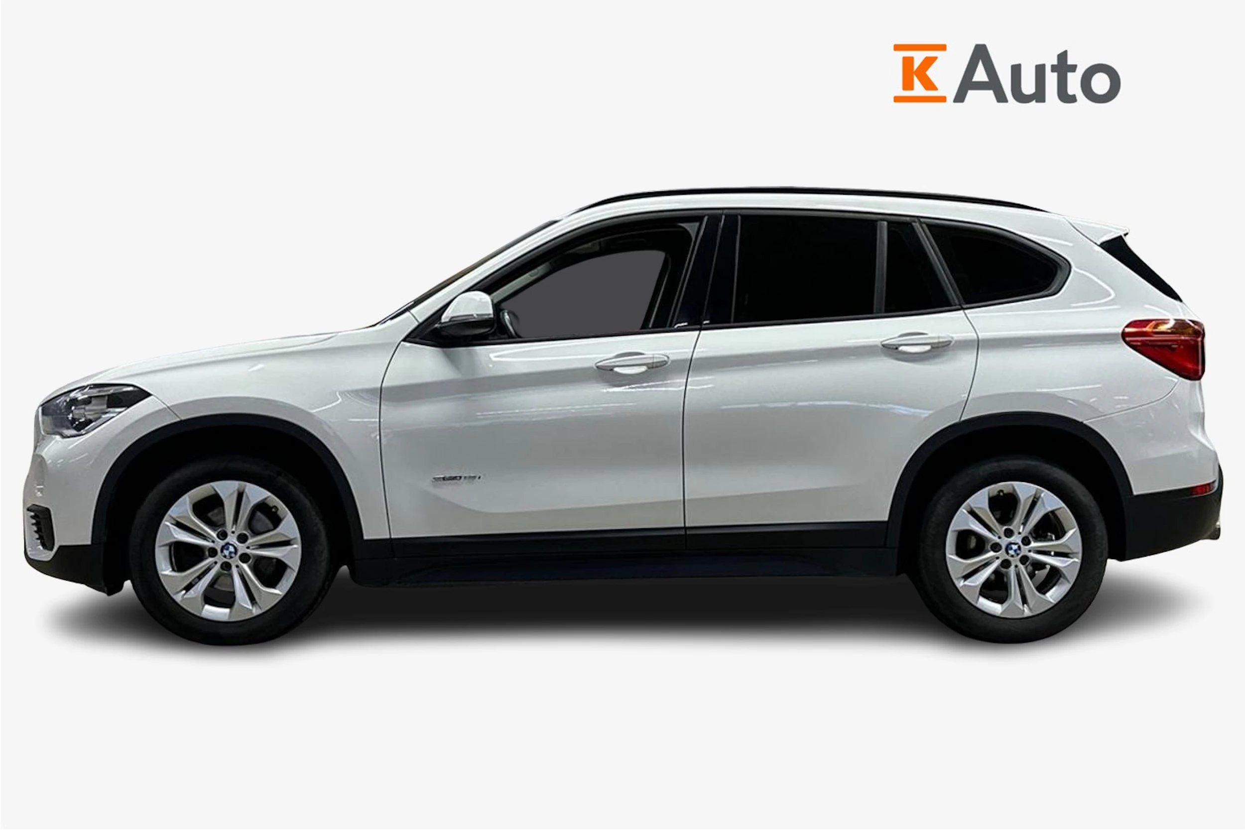 valkoinen BMW X1 2016 kuva 5.