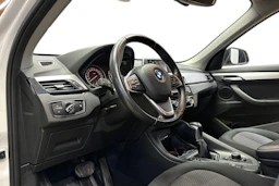 valkoinen BMW X1 2016 kuva 6.