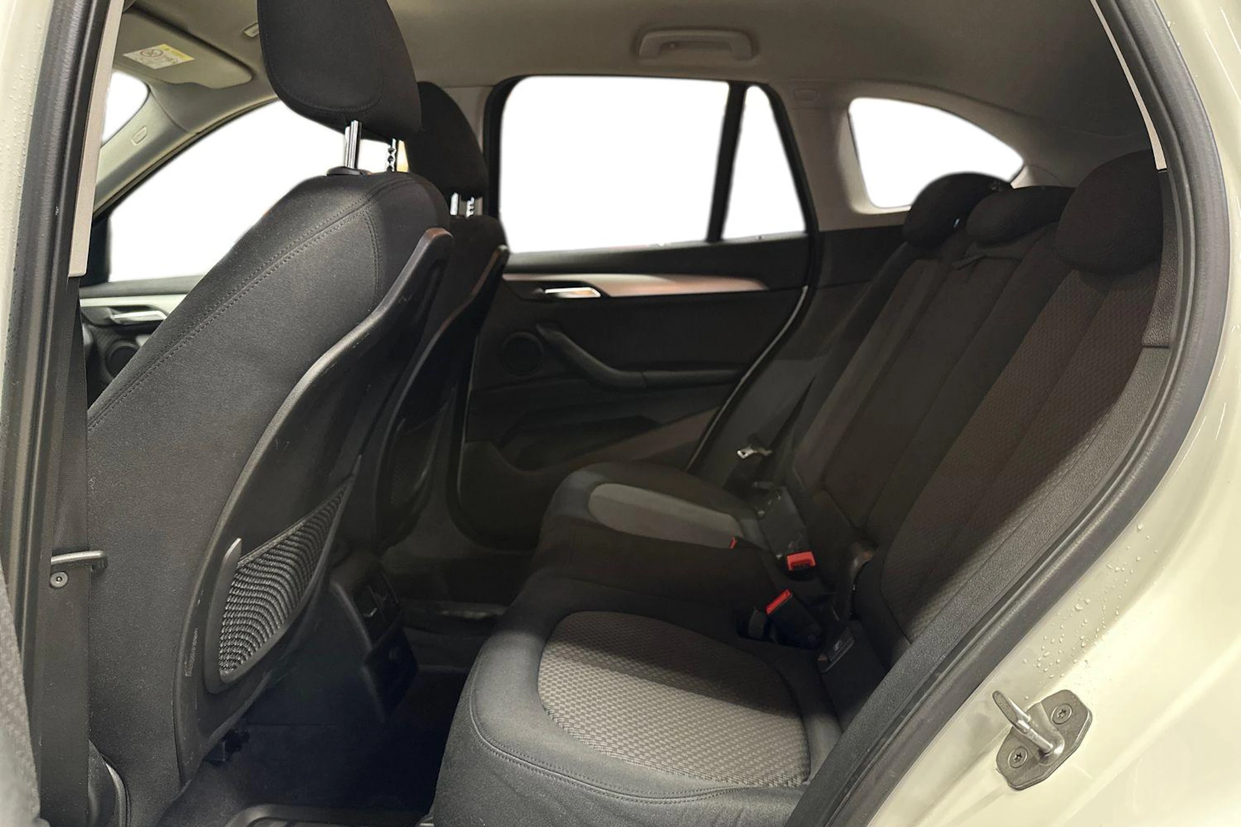 valkoinen BMW X1 2016 kuva 8.