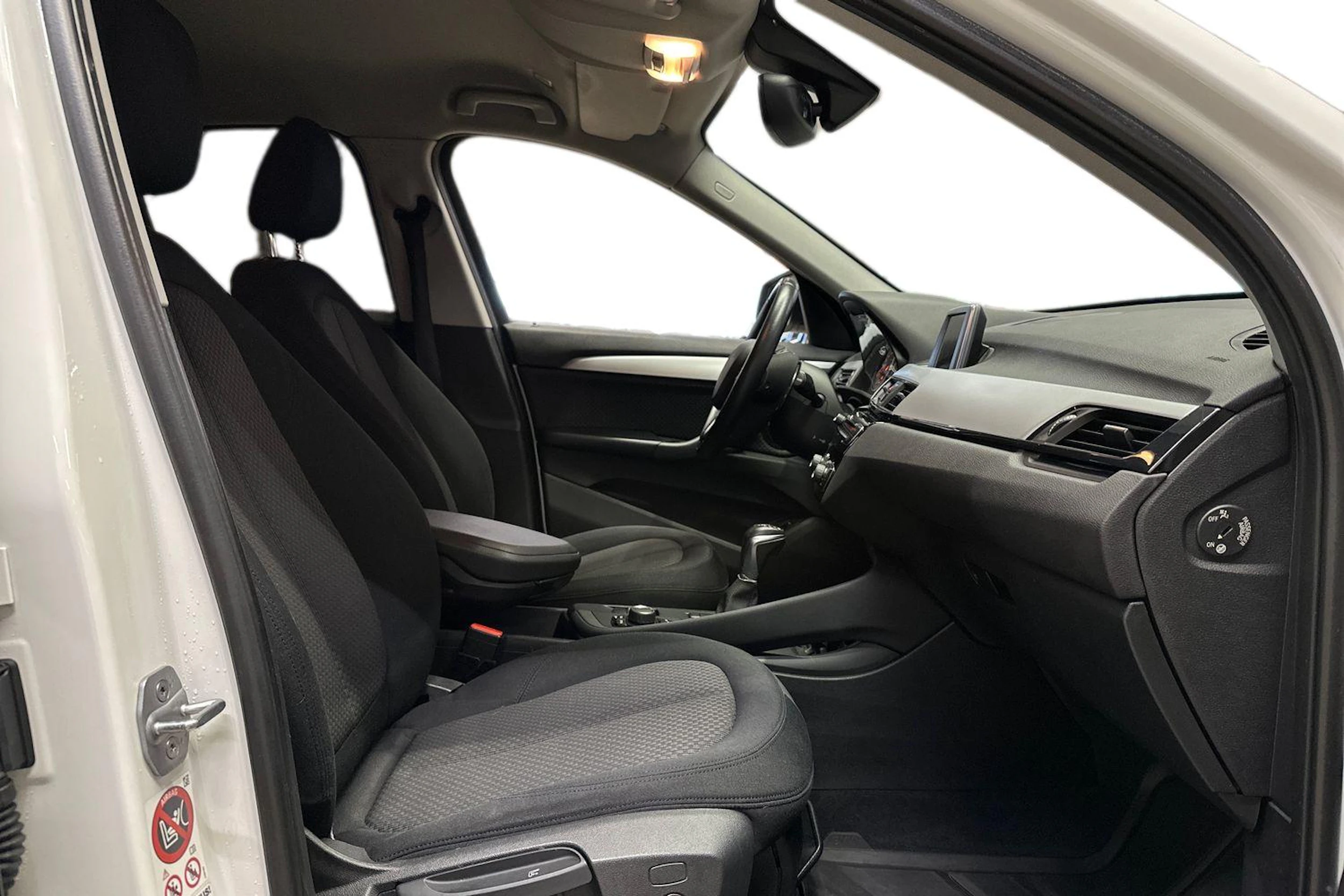 valkoinen BMW X1 2016 kuva 9.