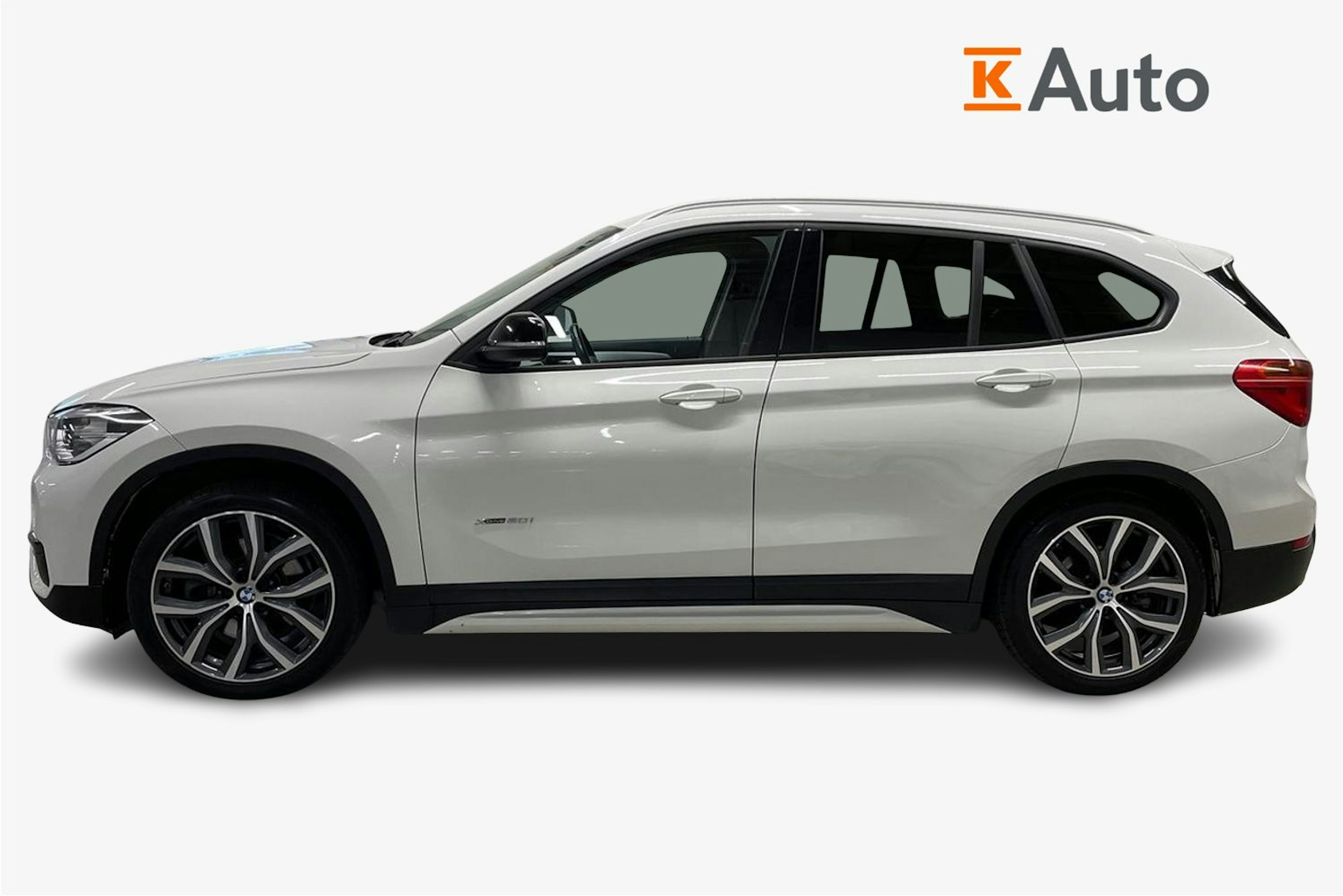 Valkoinen BMW X1 2016 kuva 6.