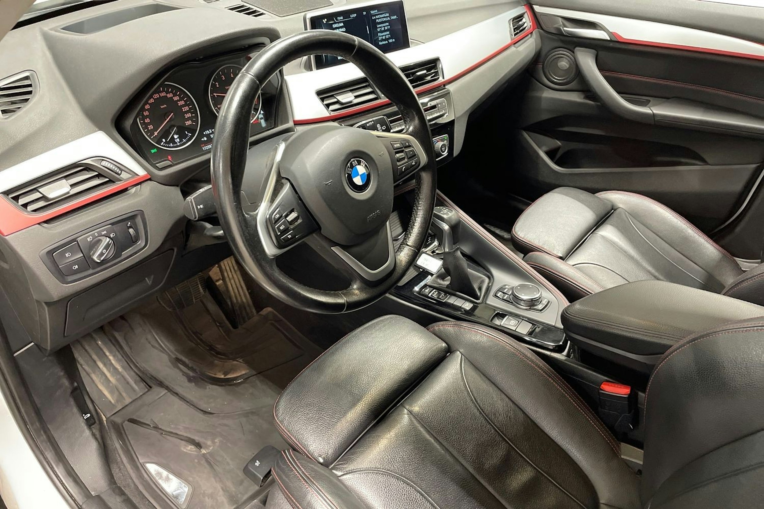 Valkoinen BMW X1 2016 kuva 7.