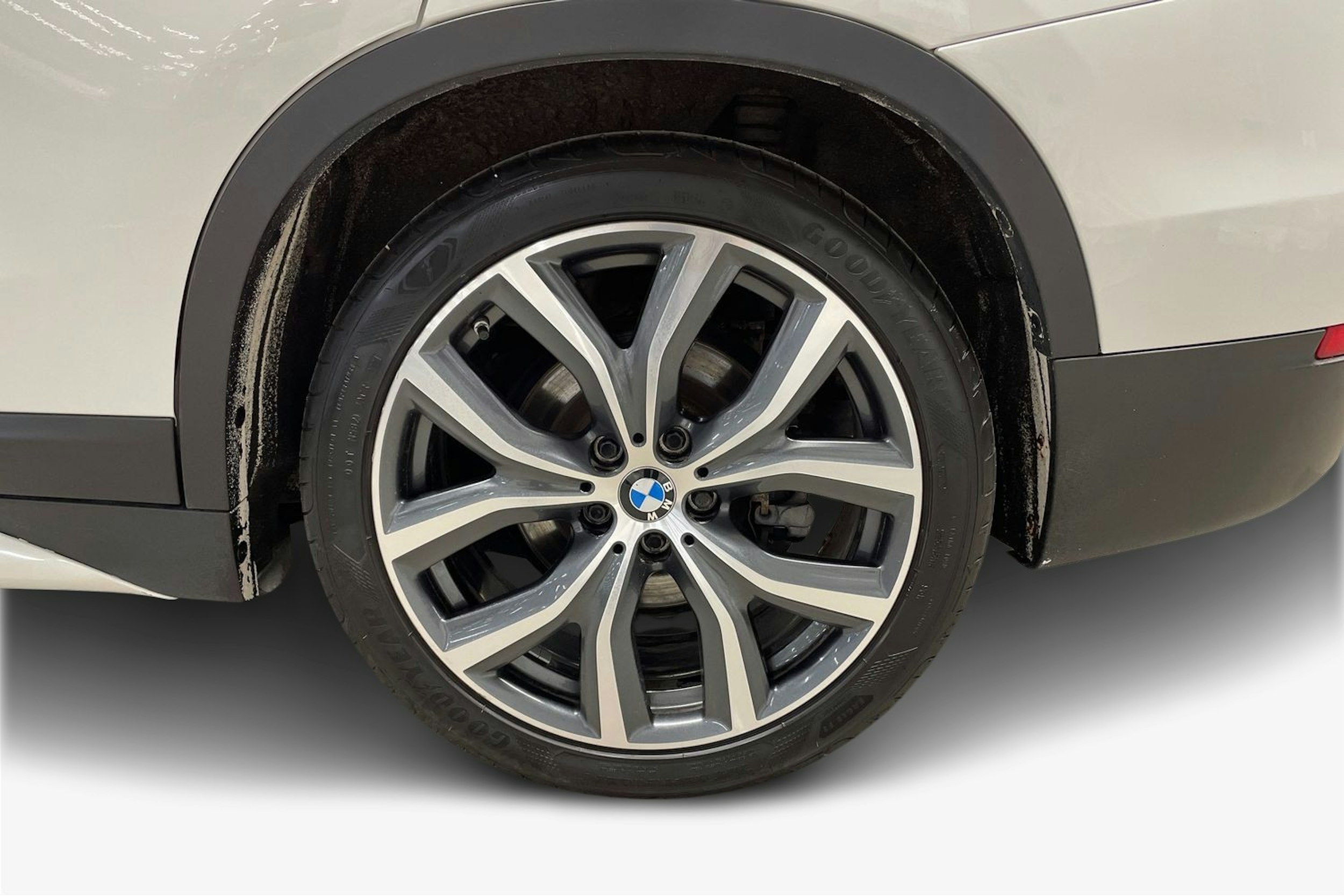 Valkoinen BMW X1 2016 kuva 11.