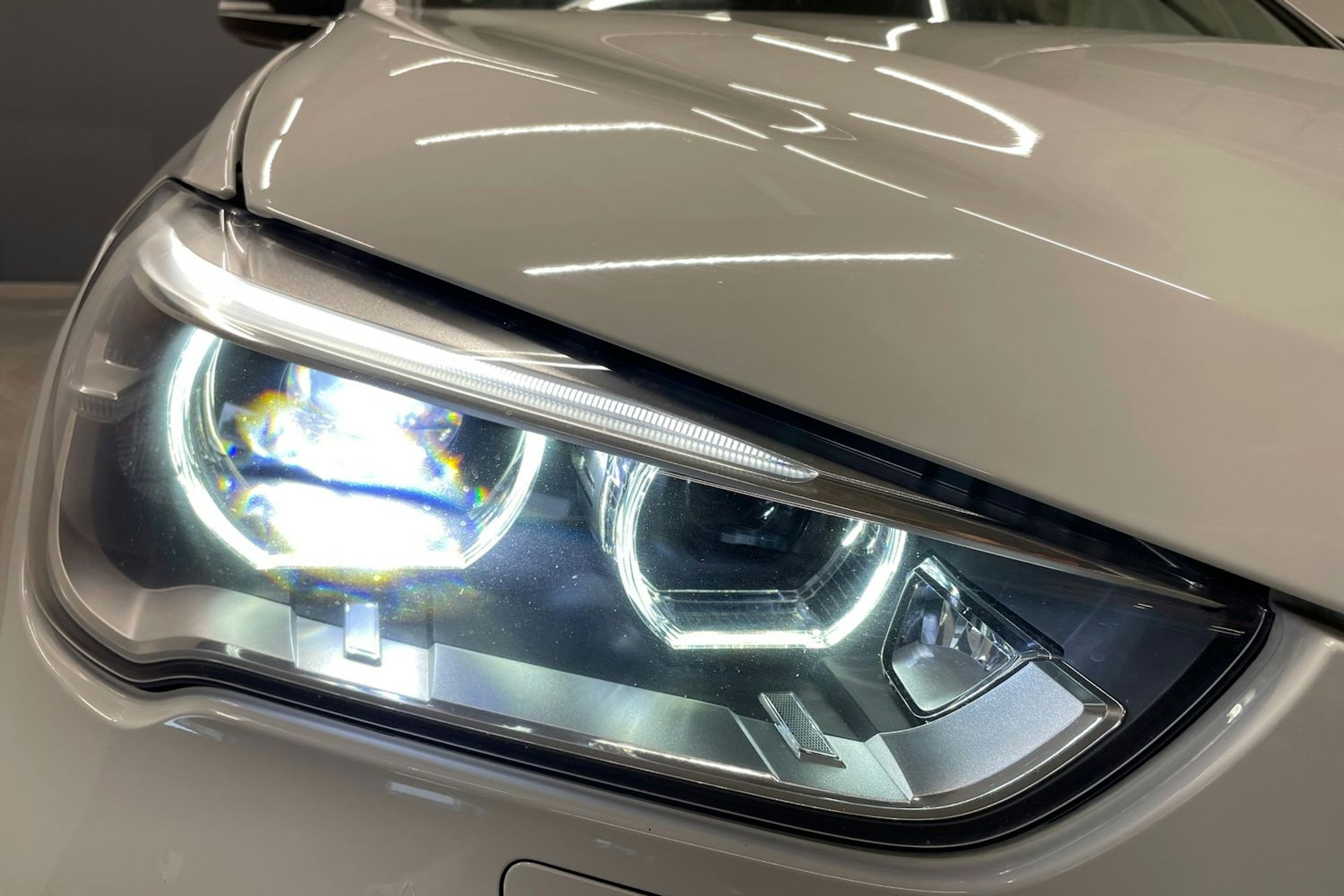 Valkoinen BMW X1 2016 kuva 14.