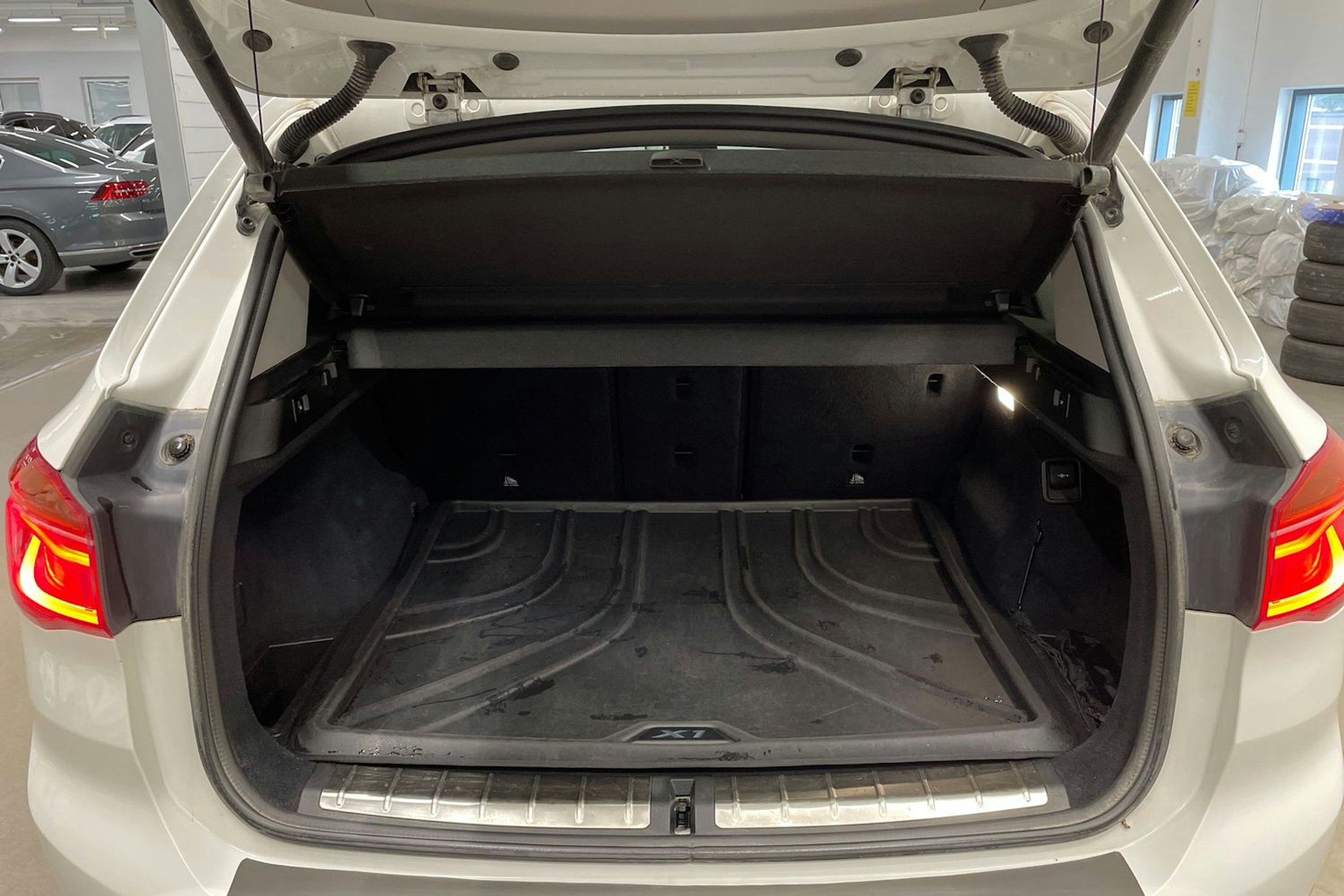Valkoinen BMW X1 2016 kuva 15.