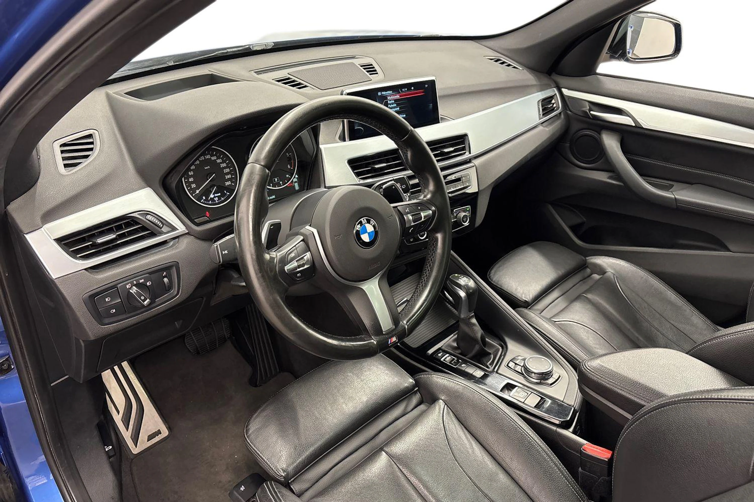 sininen BMW X1 2016 kuva 6.
