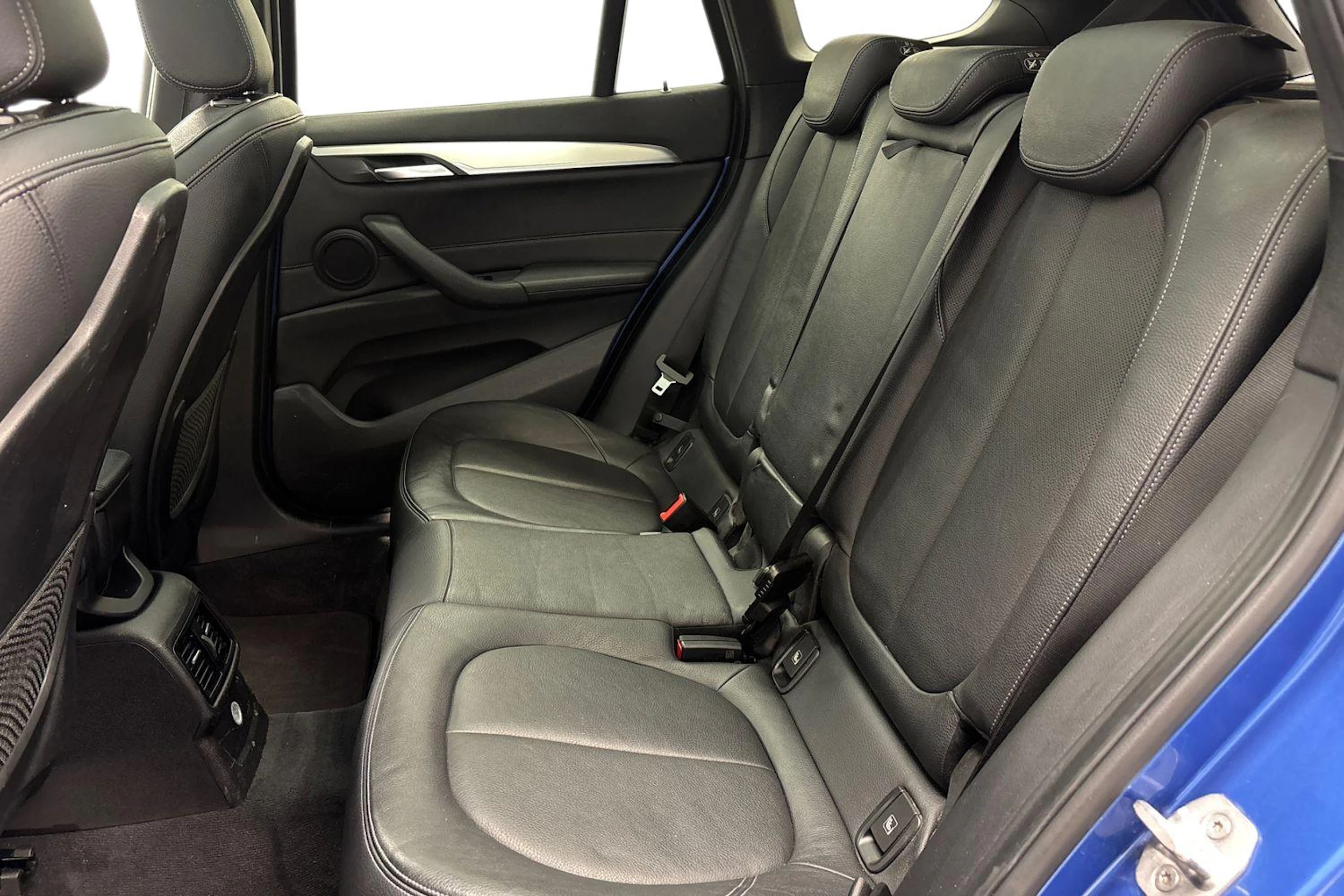 sininen BMW X1 2016 kuva 8.