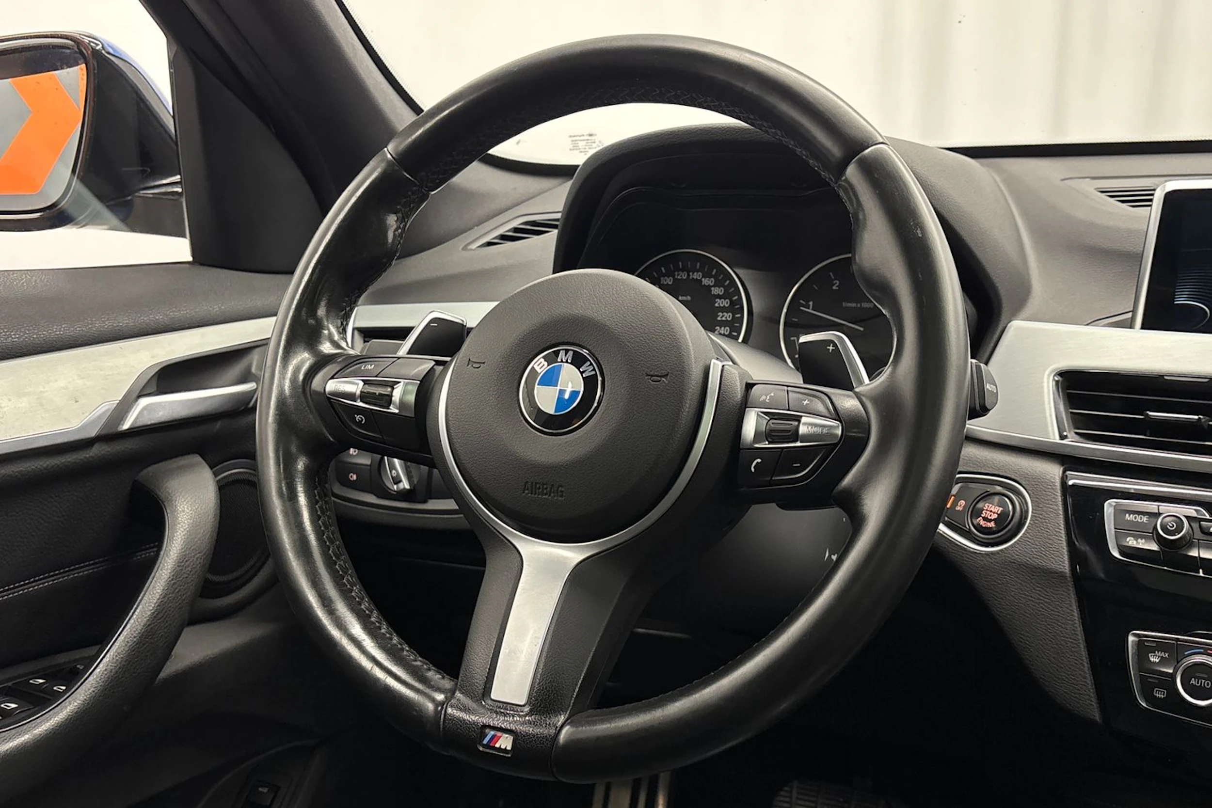 sininen BMW X1 2016 kuva 13.
