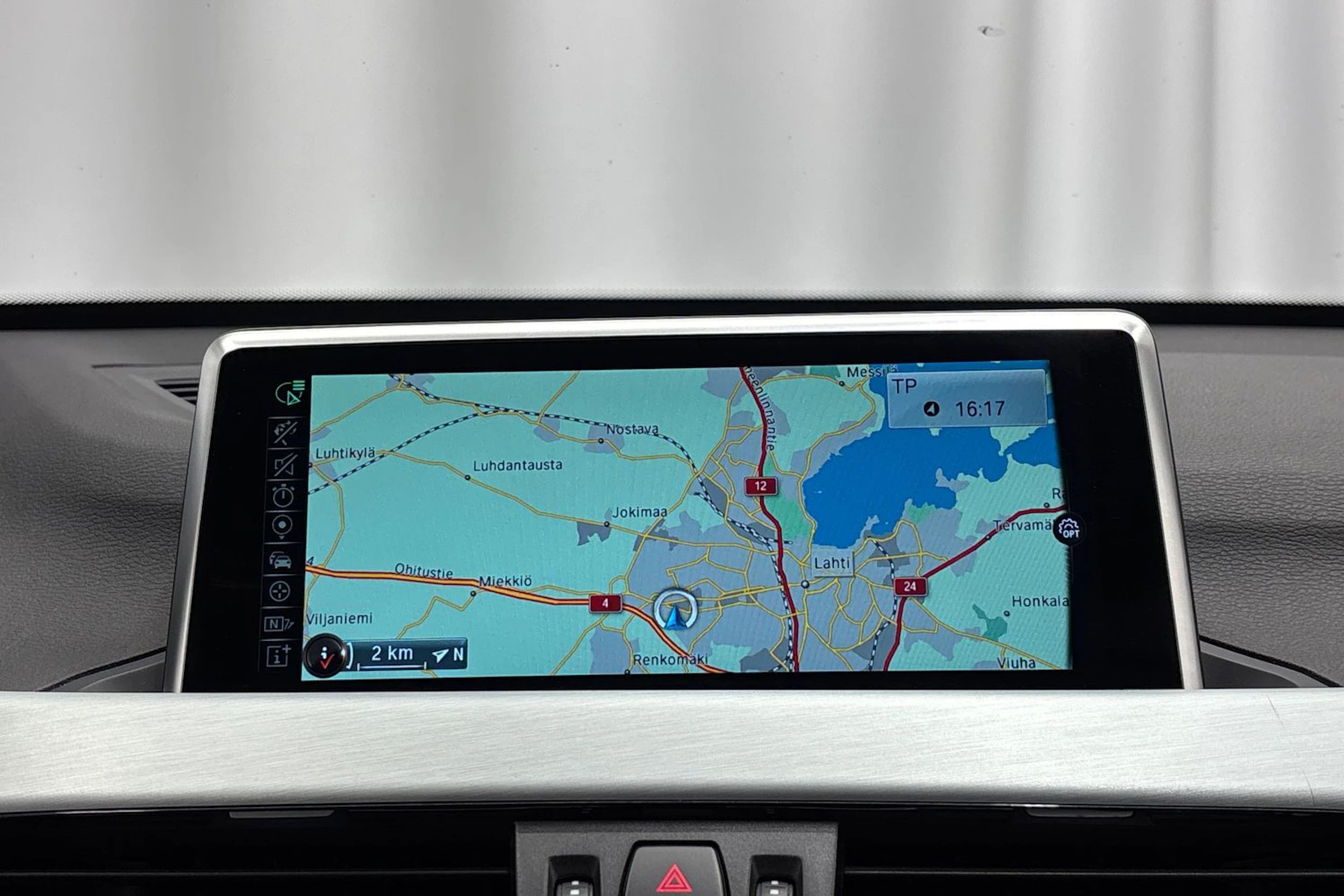 sininen BMW X1 2016 kuva 19.