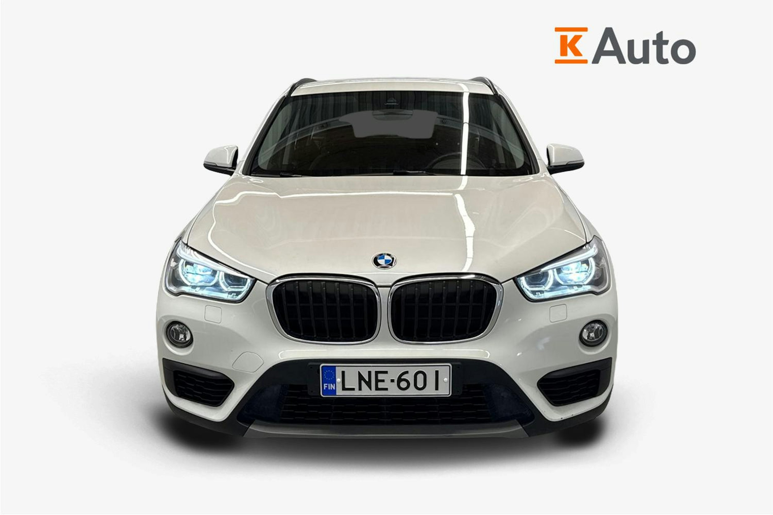 valkoinen BMW X1 2016 kuva 5.