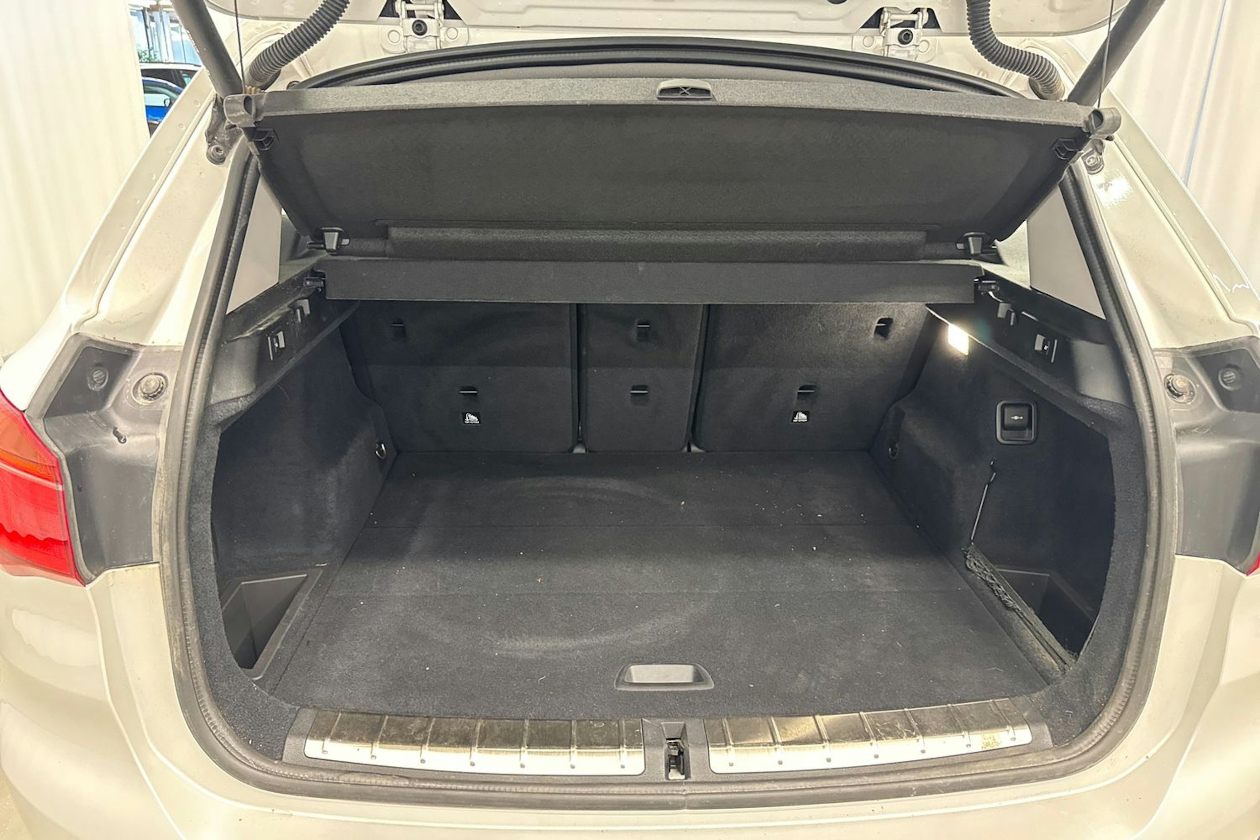 valkoinen BMW X1 2016 kuva 16.